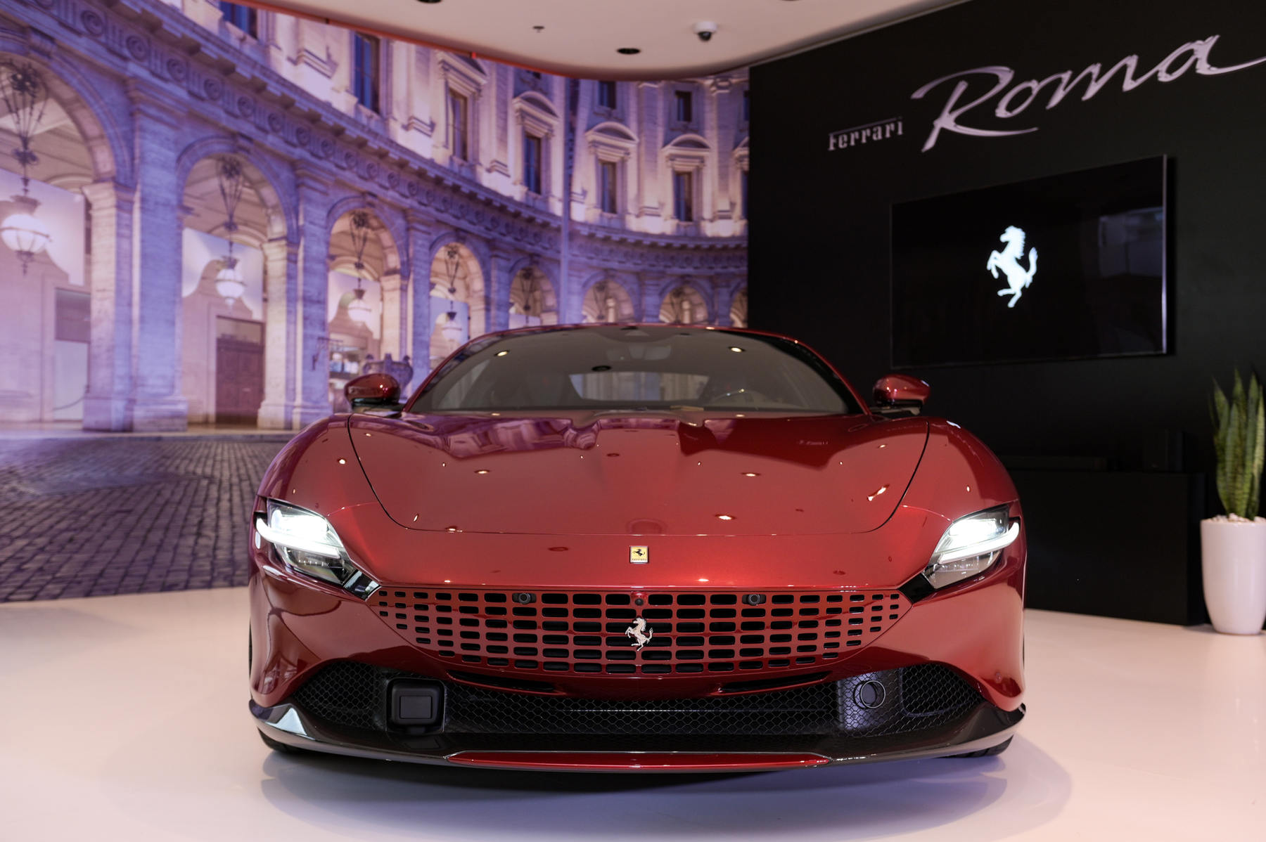 ferrari_roma_vn_00.jpg