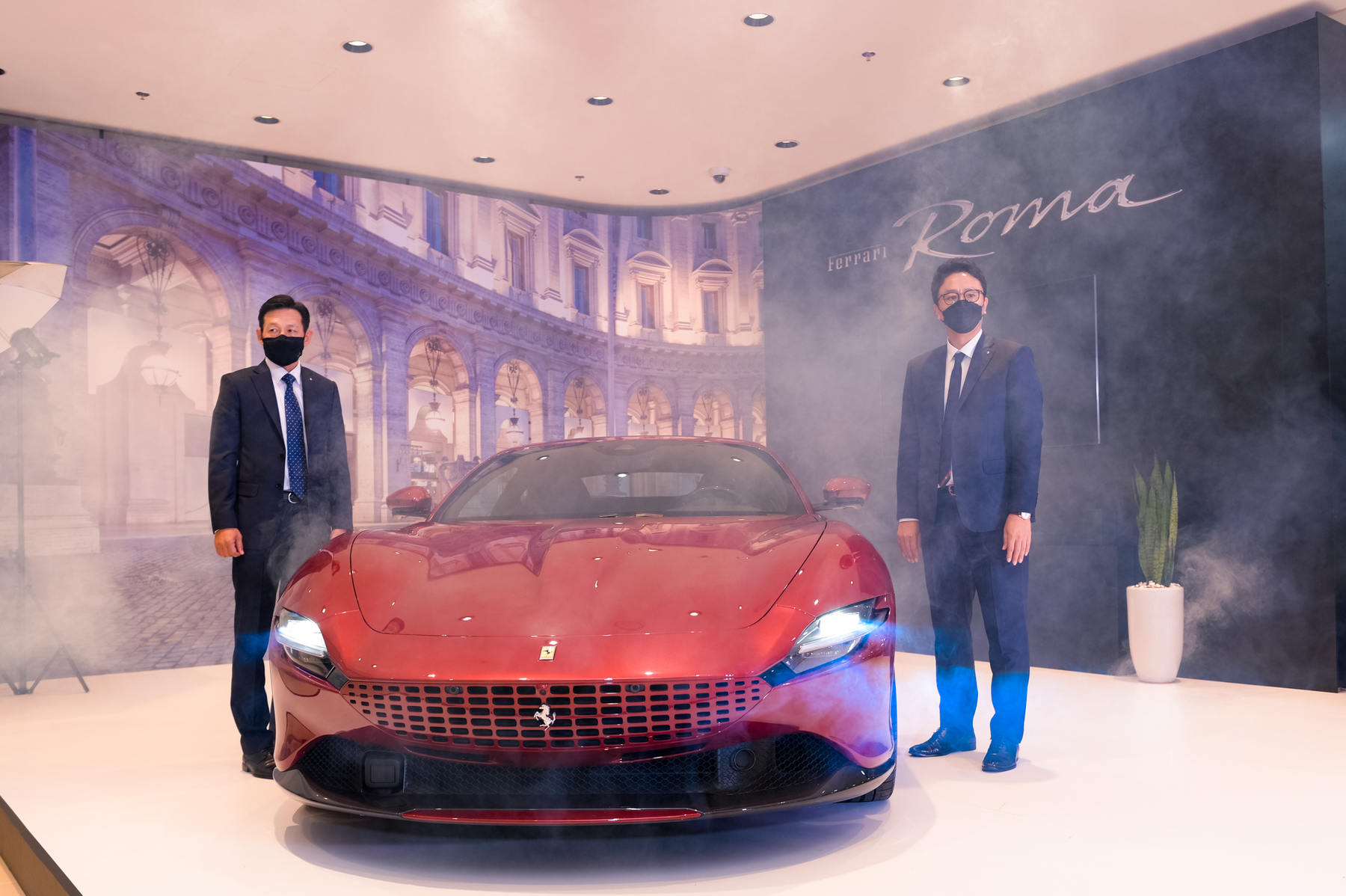ferrari_roma_vn_02.jpg