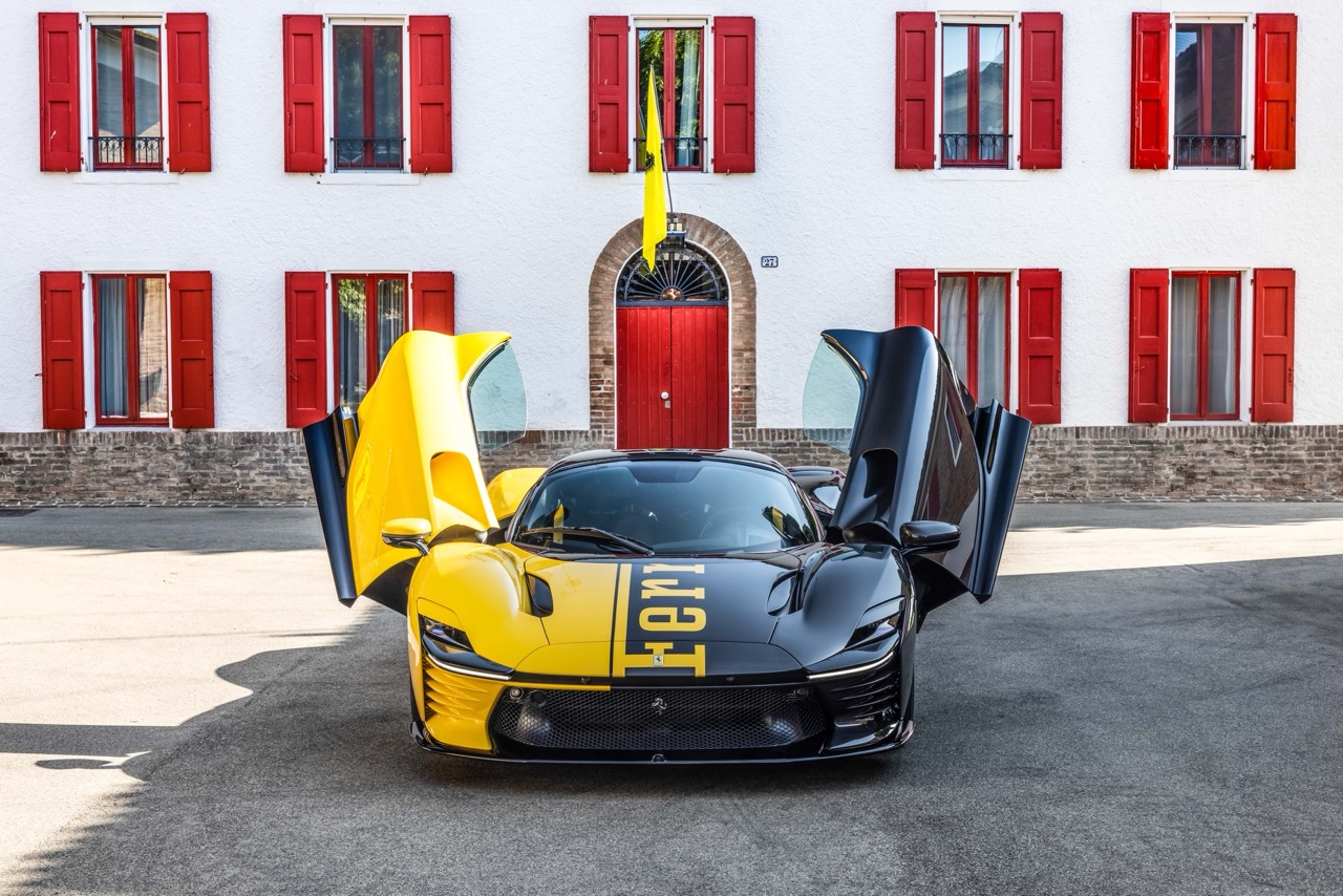 Ferrari_SP3_anh_3.jpeg