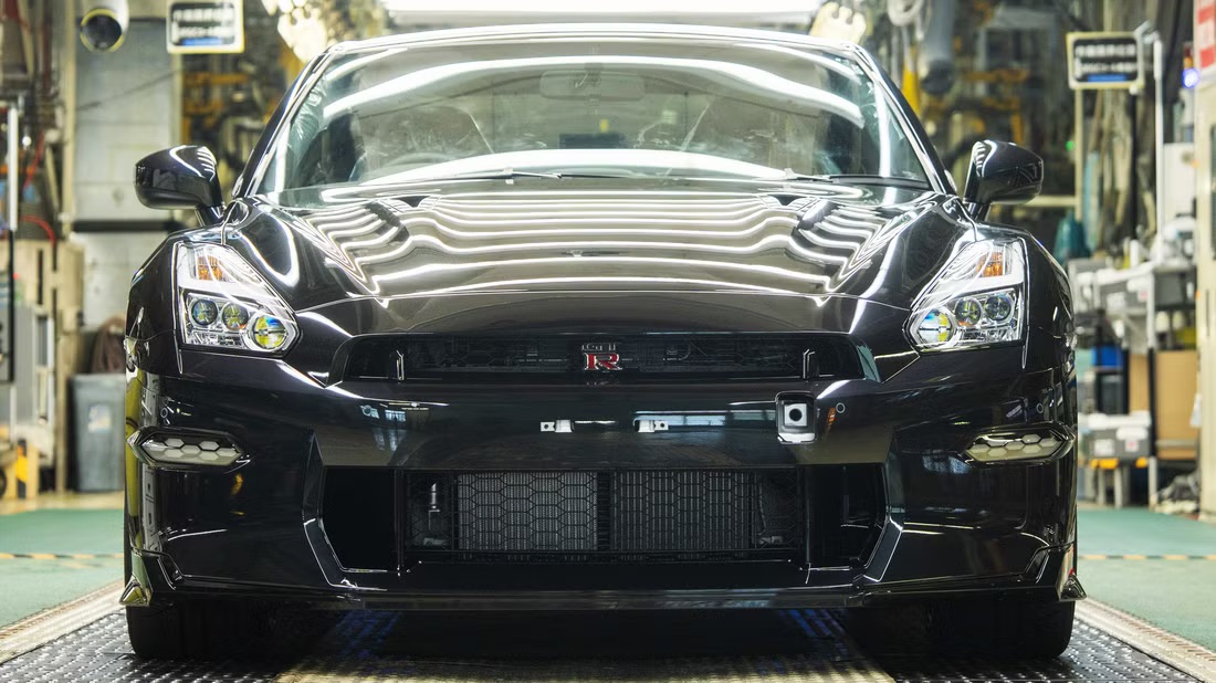 final-nissan-gt-r-built-front-close.jpeg
