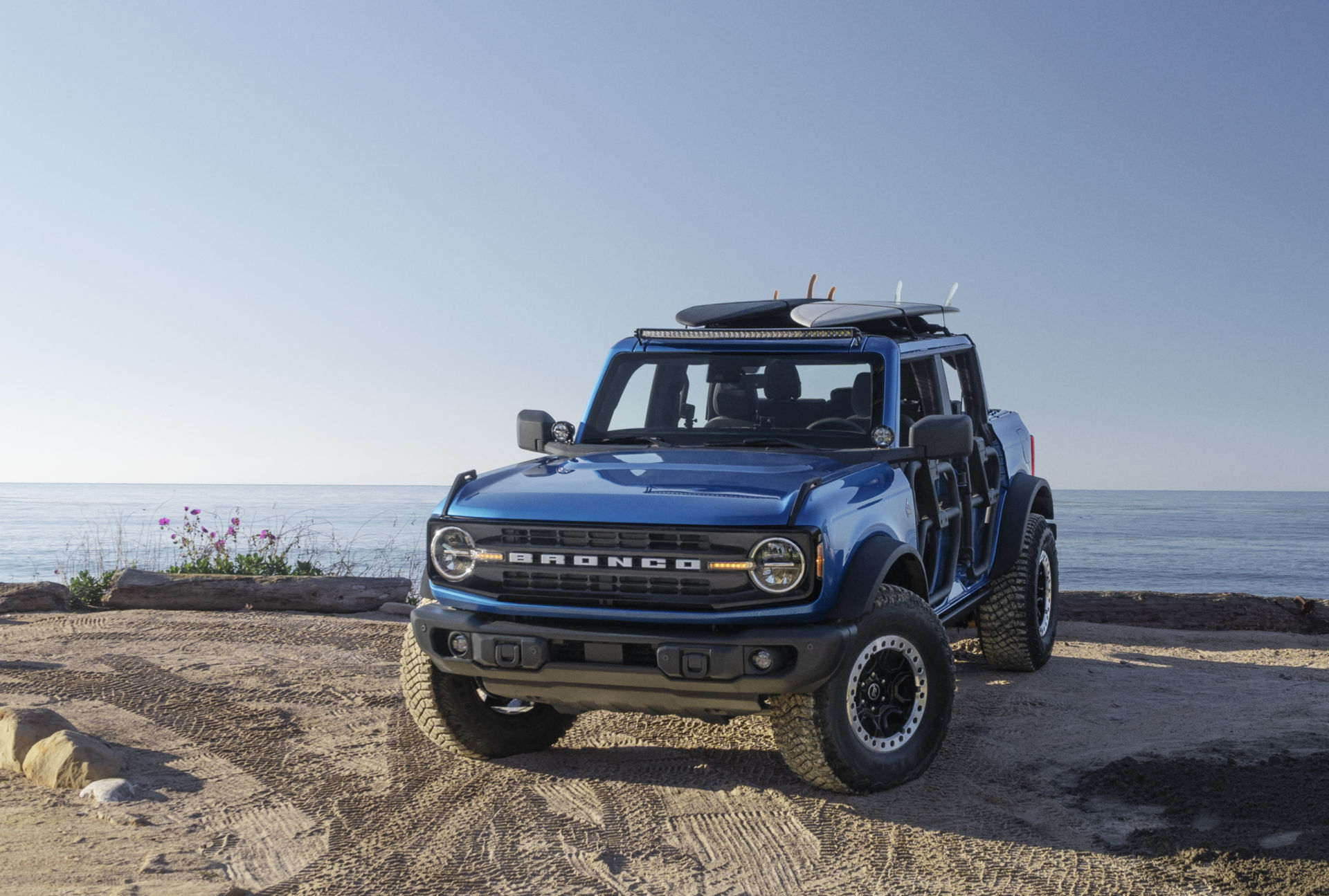 Ford-bronco-riptide-concept-suv-phieu-luu-danh-cho-nhung-ngay-dep-troi-dao-bien (6).jpg