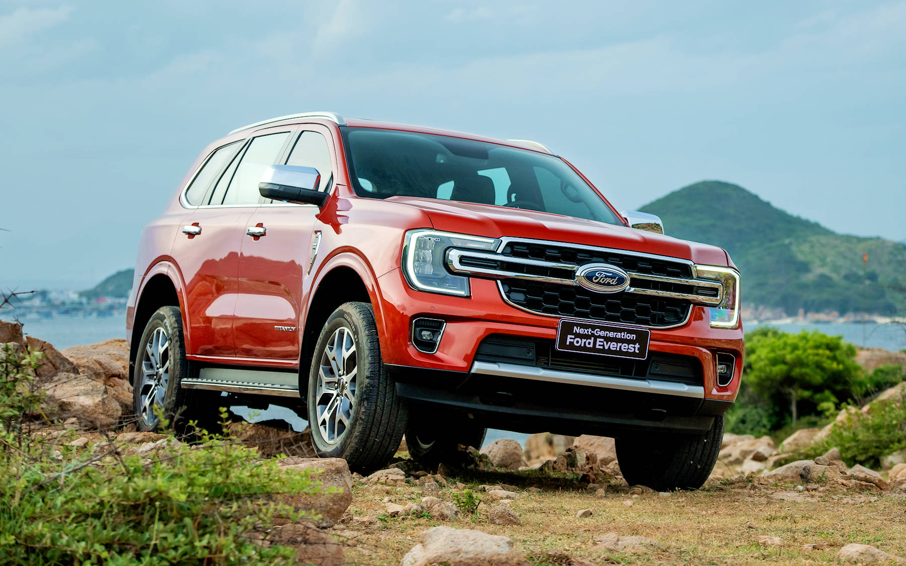 ford-everest-titanium4x2-00.jpg