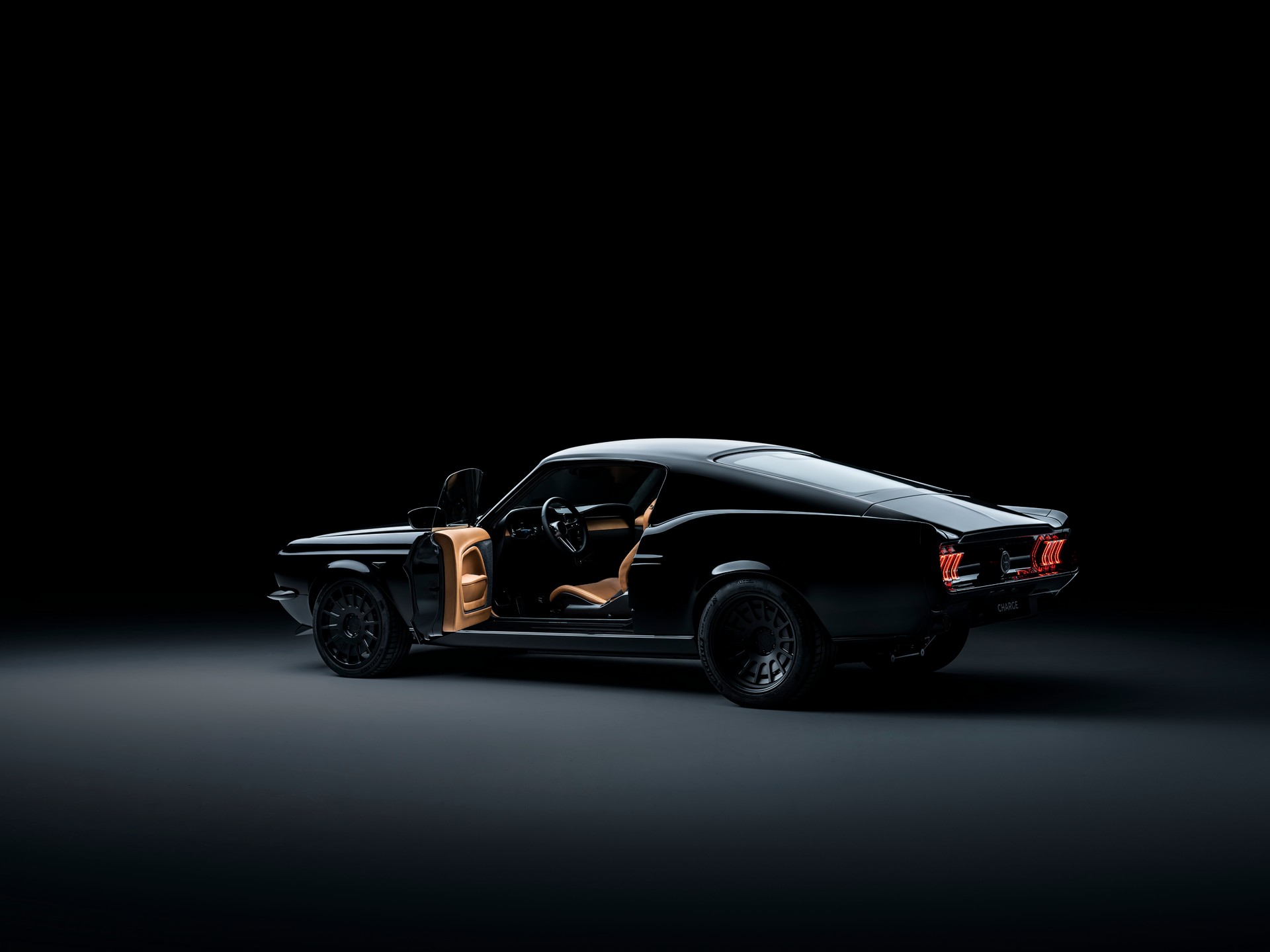 Ford Mustang Charge (4).jpg