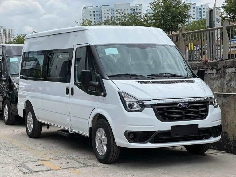 ford-transit-16-cho-mau-trang-768x576.jpg