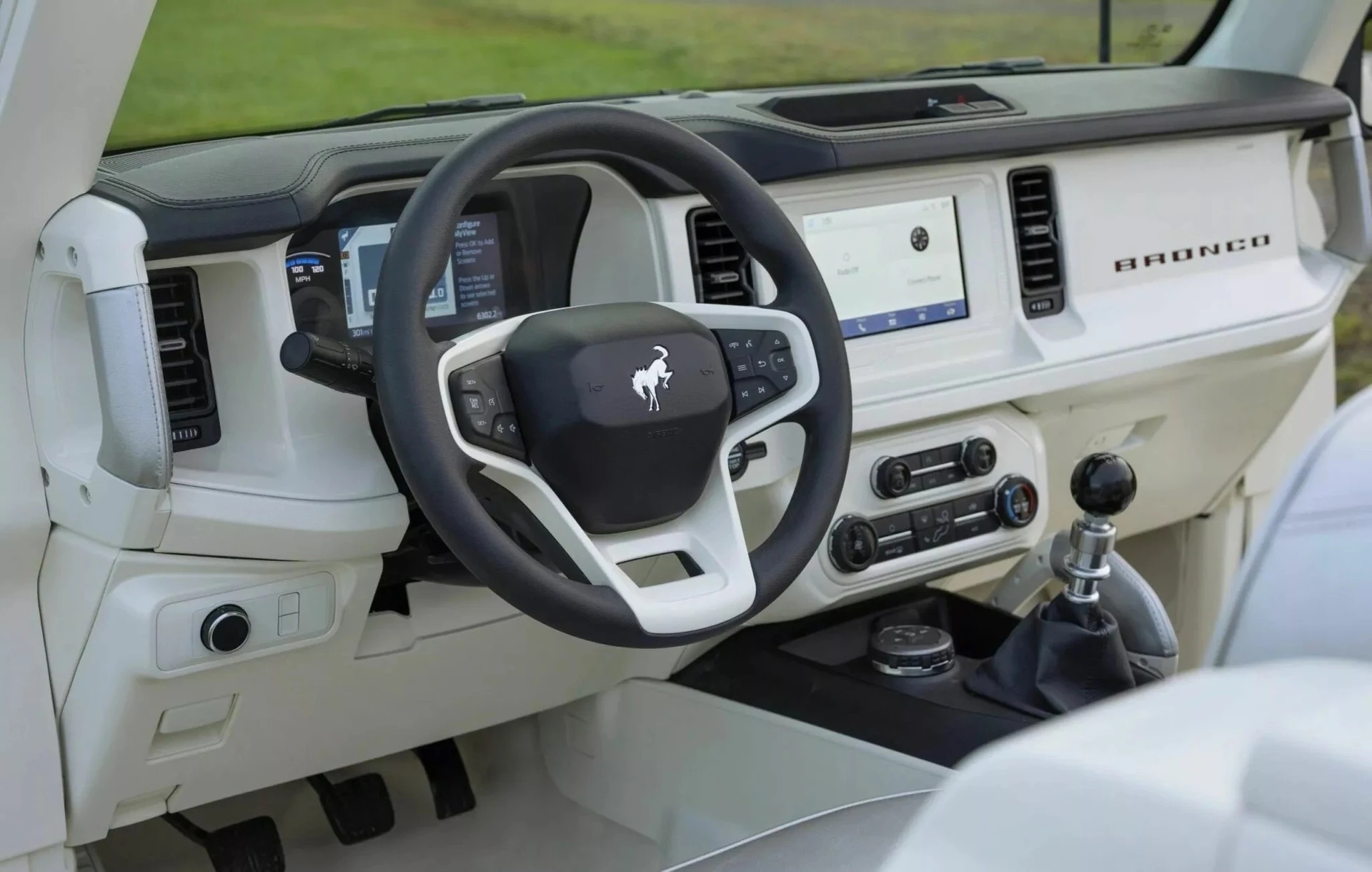 Ford_Bronco_Roadster_Concept_05.jpg