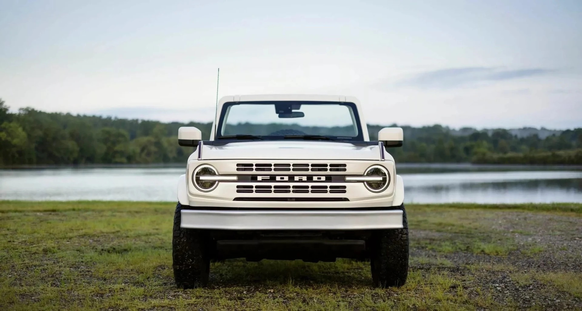 Ford_Bronco_Roadster_Concept_10.jpg