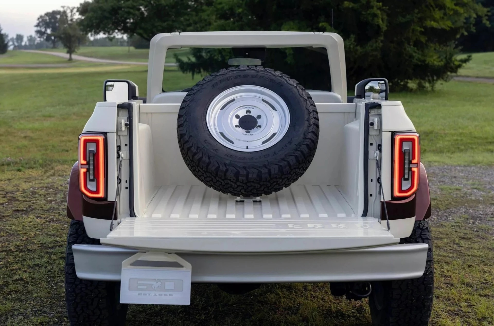 Ford_Bronco_Roadster_Concept_17.jpg