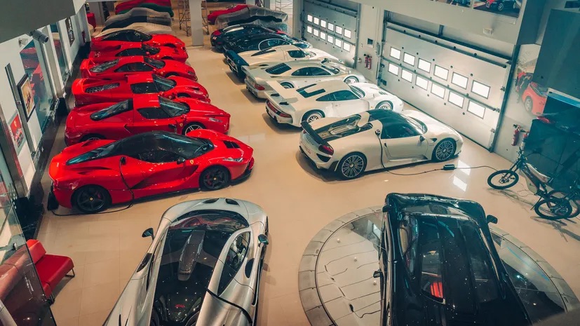 garage hypercar.jpg