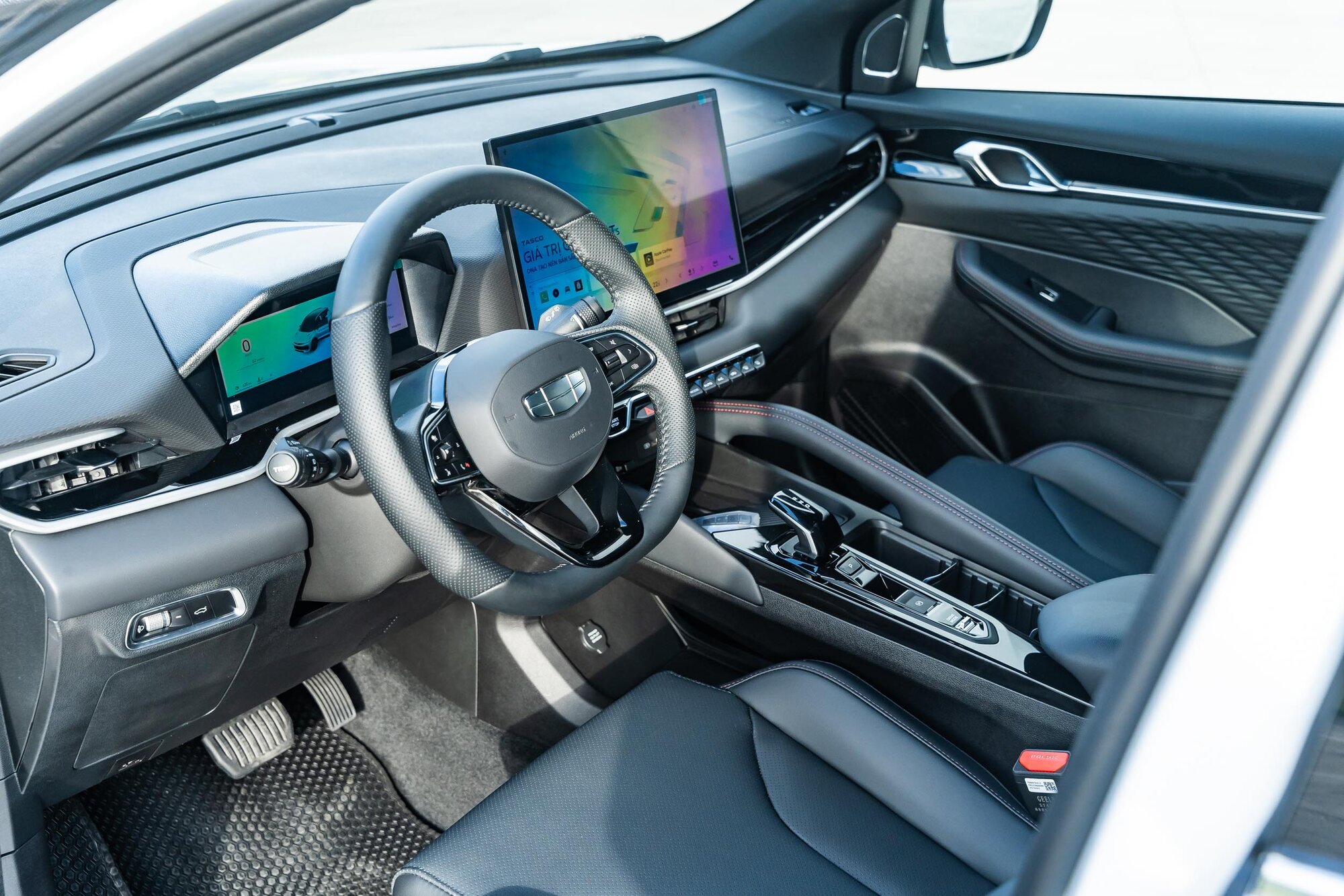Geely-Coolray-2026 (16).jpg