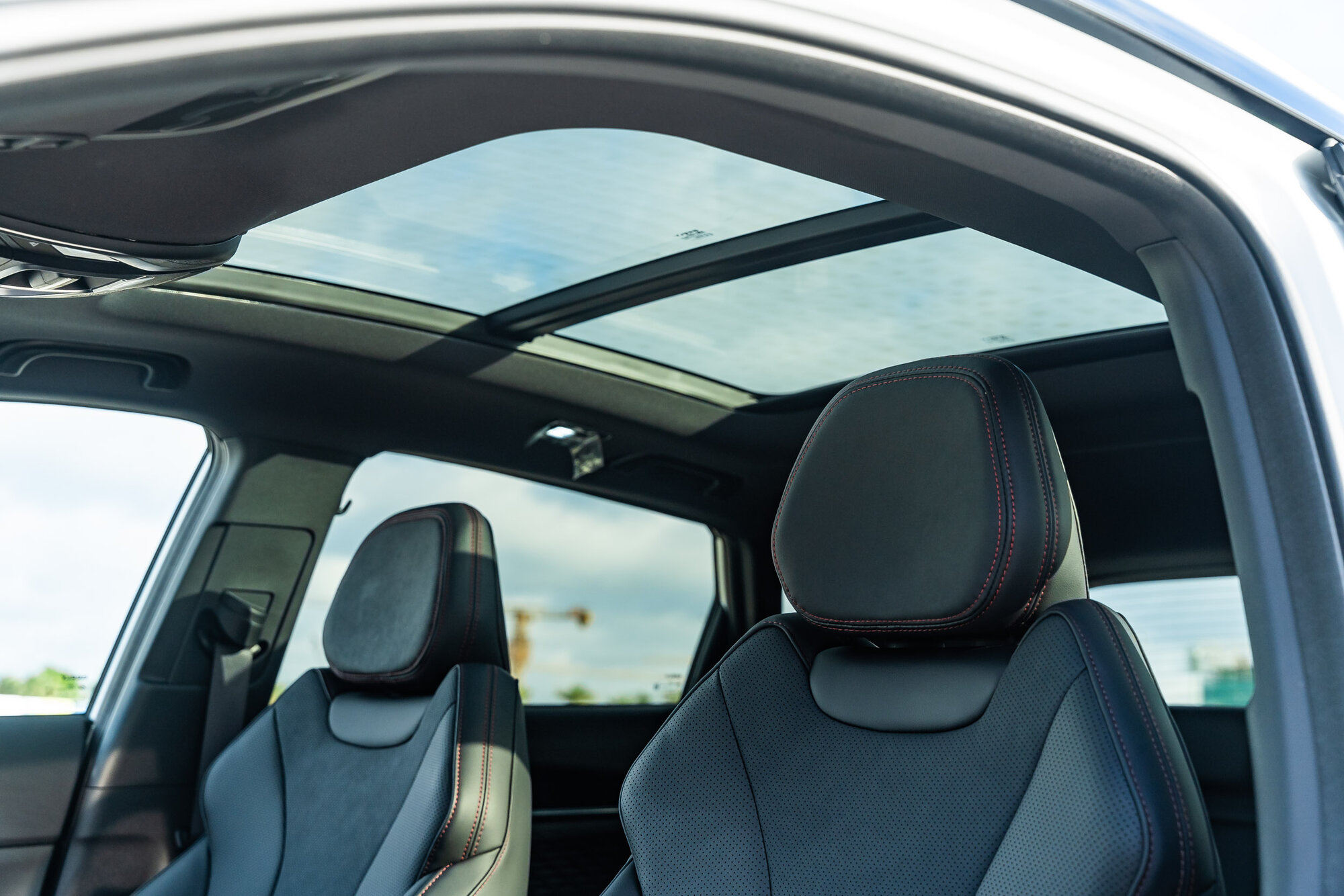 Geely-Coolray-2026 (17).jpg