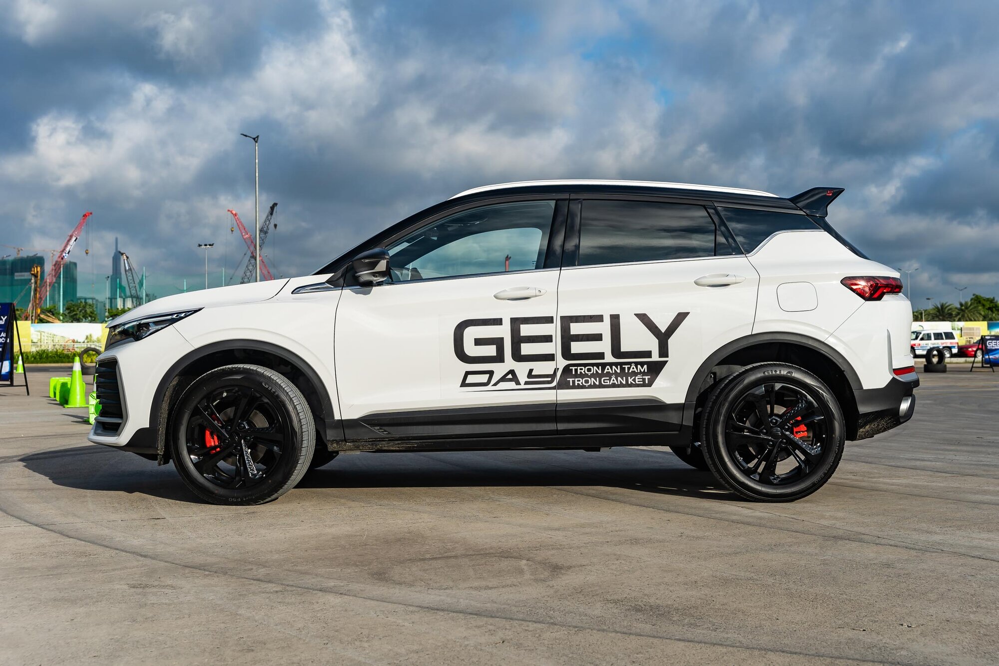Geely-Coolray-2026 (22).jpg