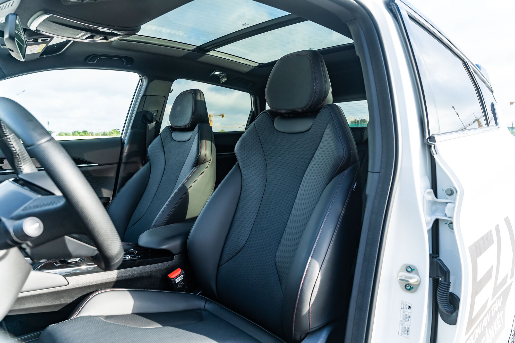 Geely-Coolray-2026 (28).jpg