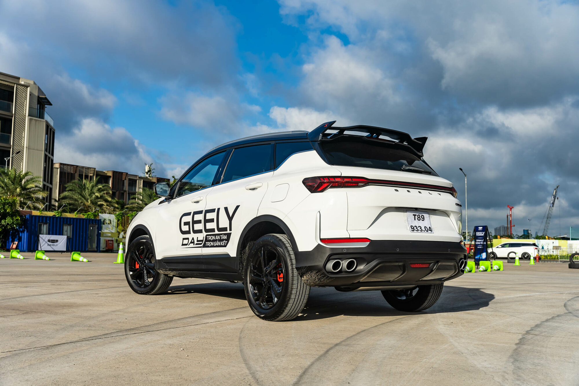 Geely-Coolray-2026 (3).jpg