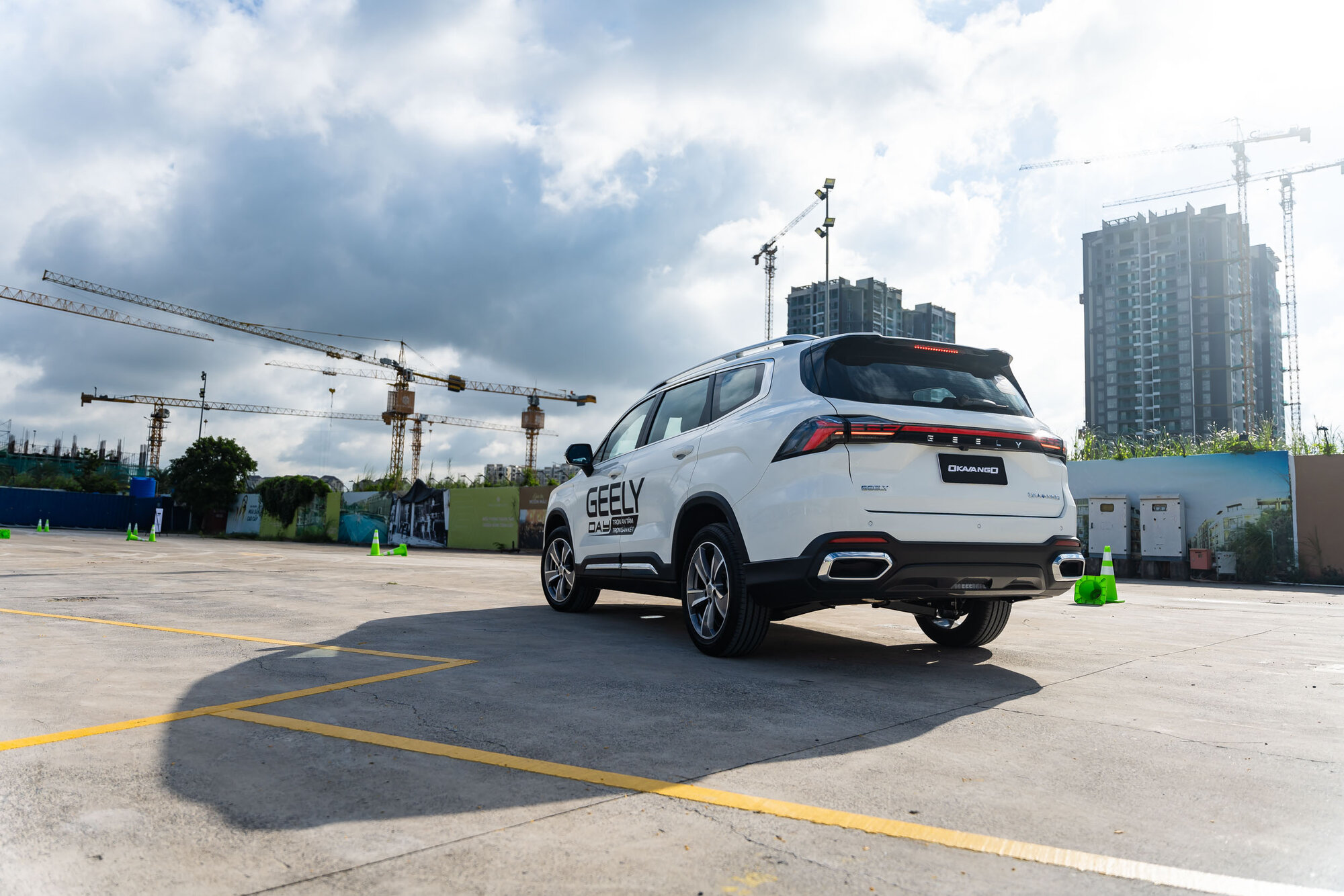 Geely-Okavango-2026 (6).jpg