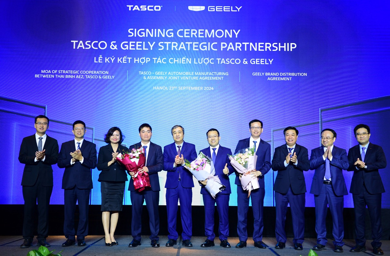 geely-tasco-anh-8.jpeg