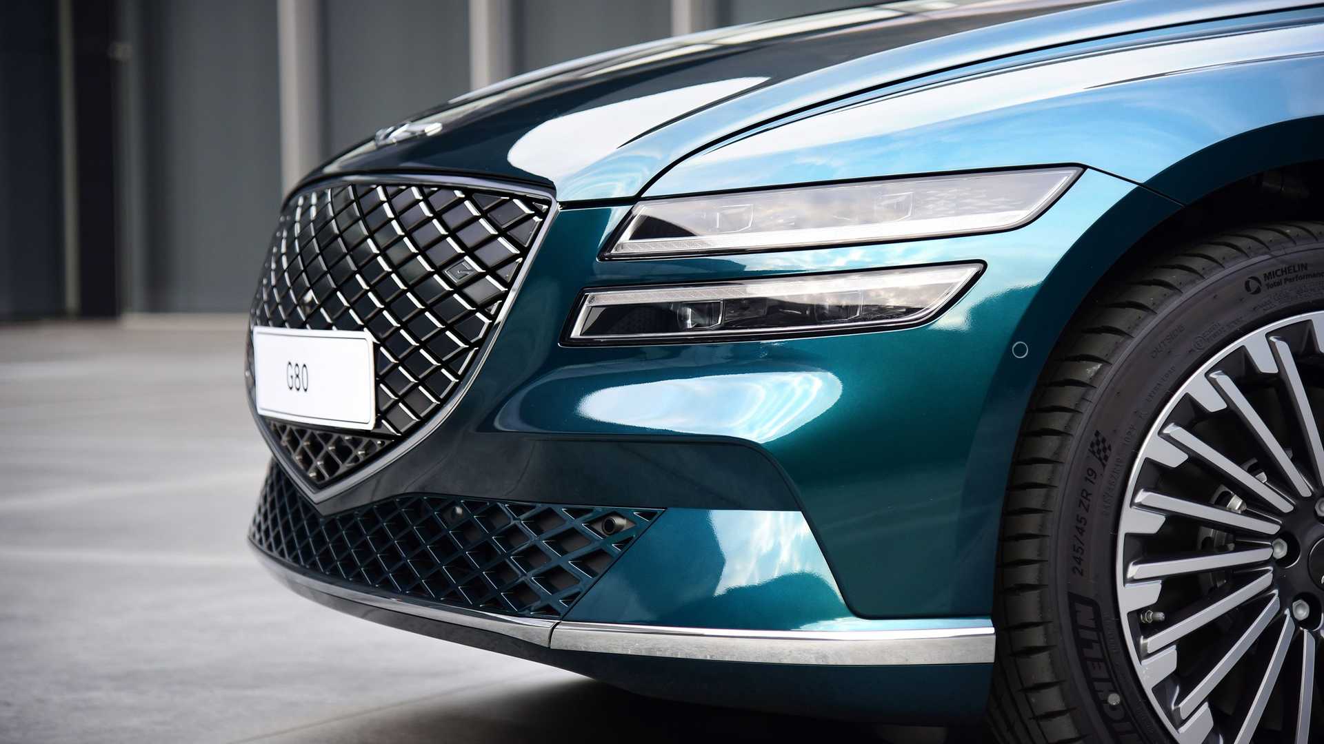 Genesis G80 Electrified (5).jpg