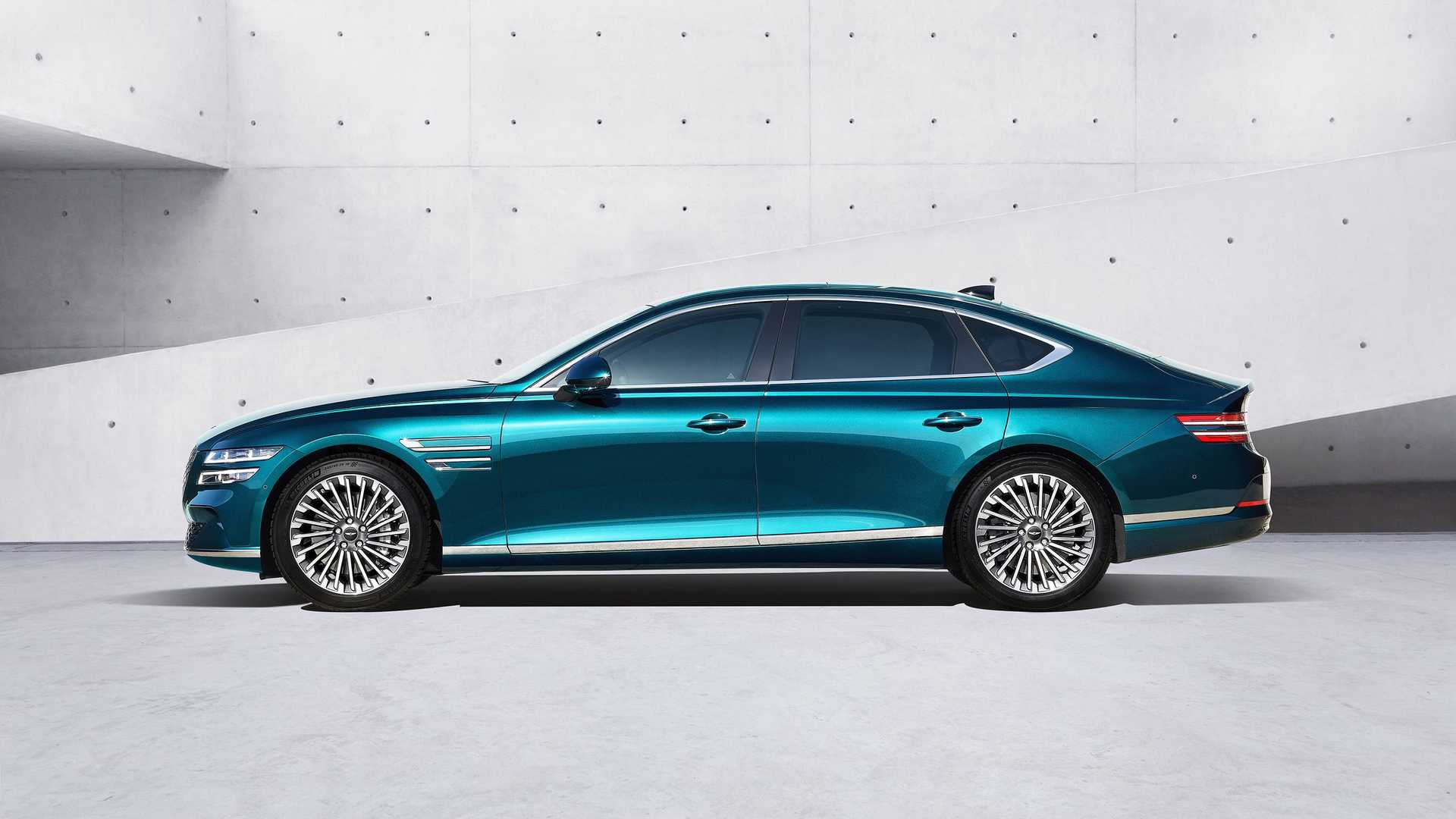Genesis G80 Electrified (9).jpg