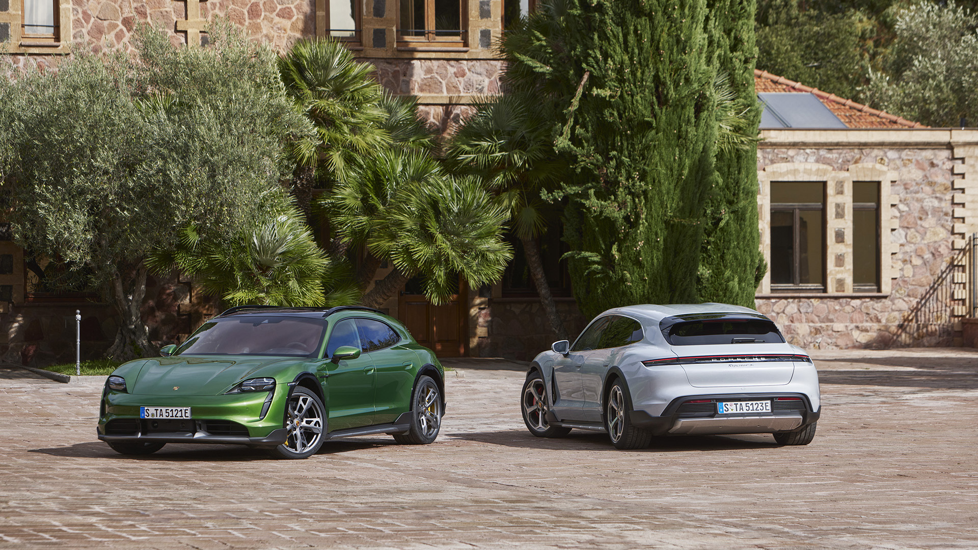 giá-bán-xe-Porsche-tại-Việt-Nam (2).jpg