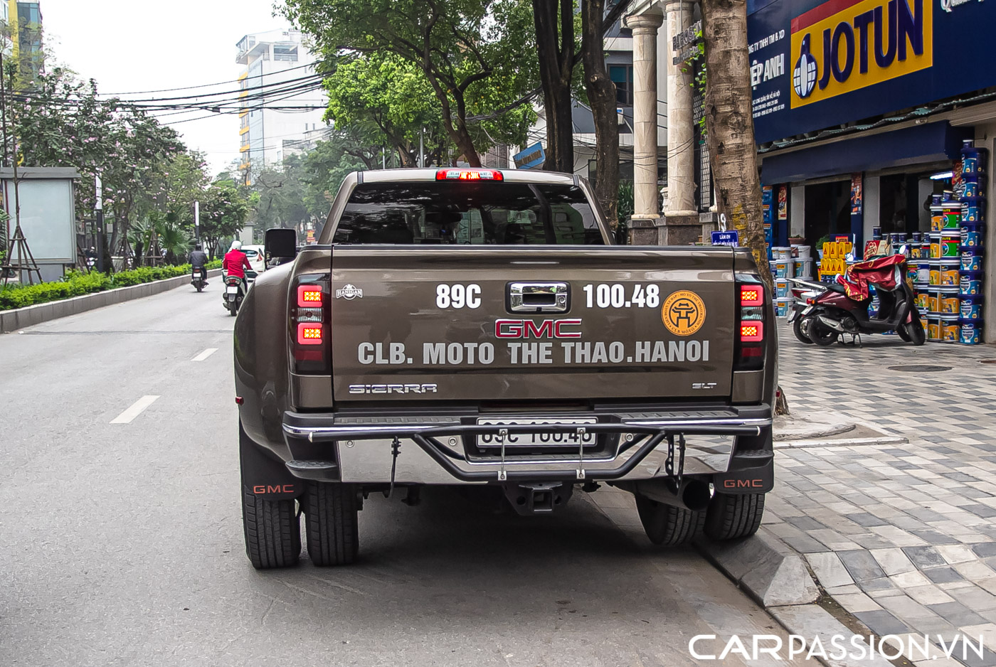 GMC Sierra (2).JPG
