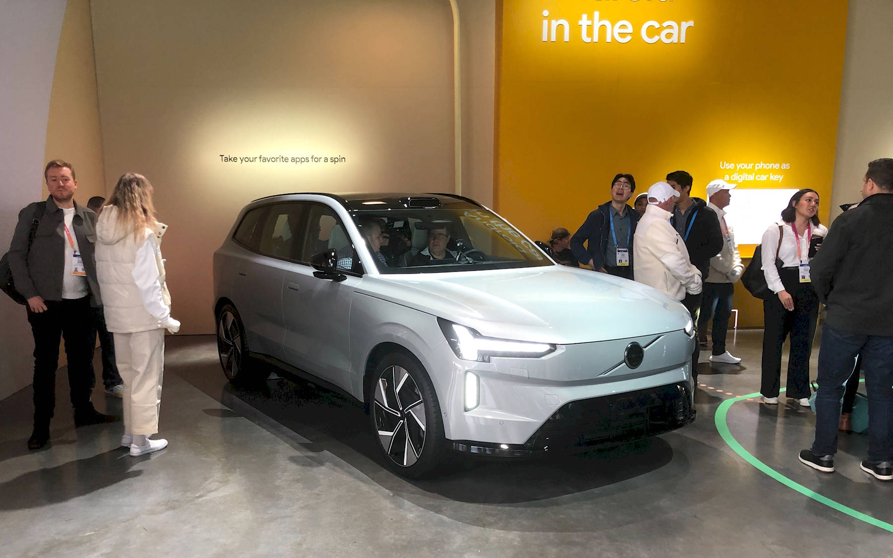 google-volvo-ex90-ces-2023.jpg