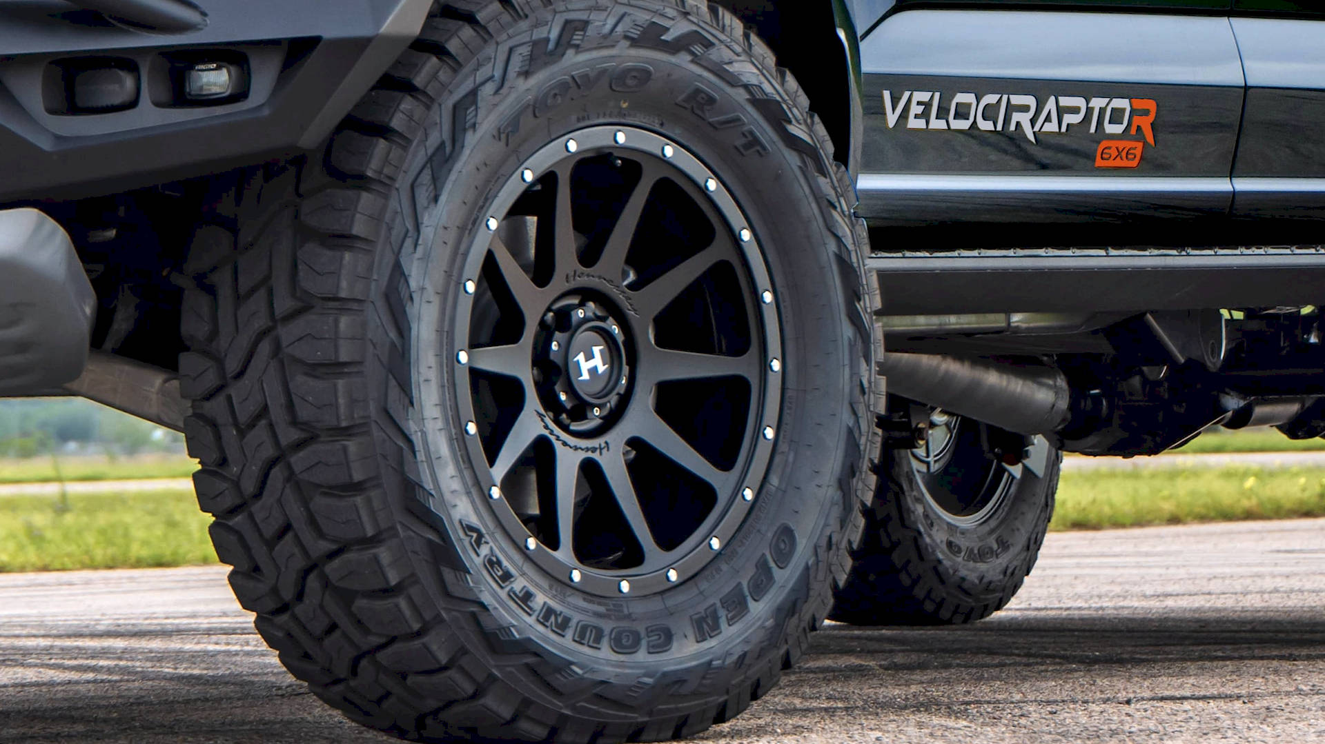 Hennessey-Raptor-R-VelociRaptoR-6x6-03.jpg