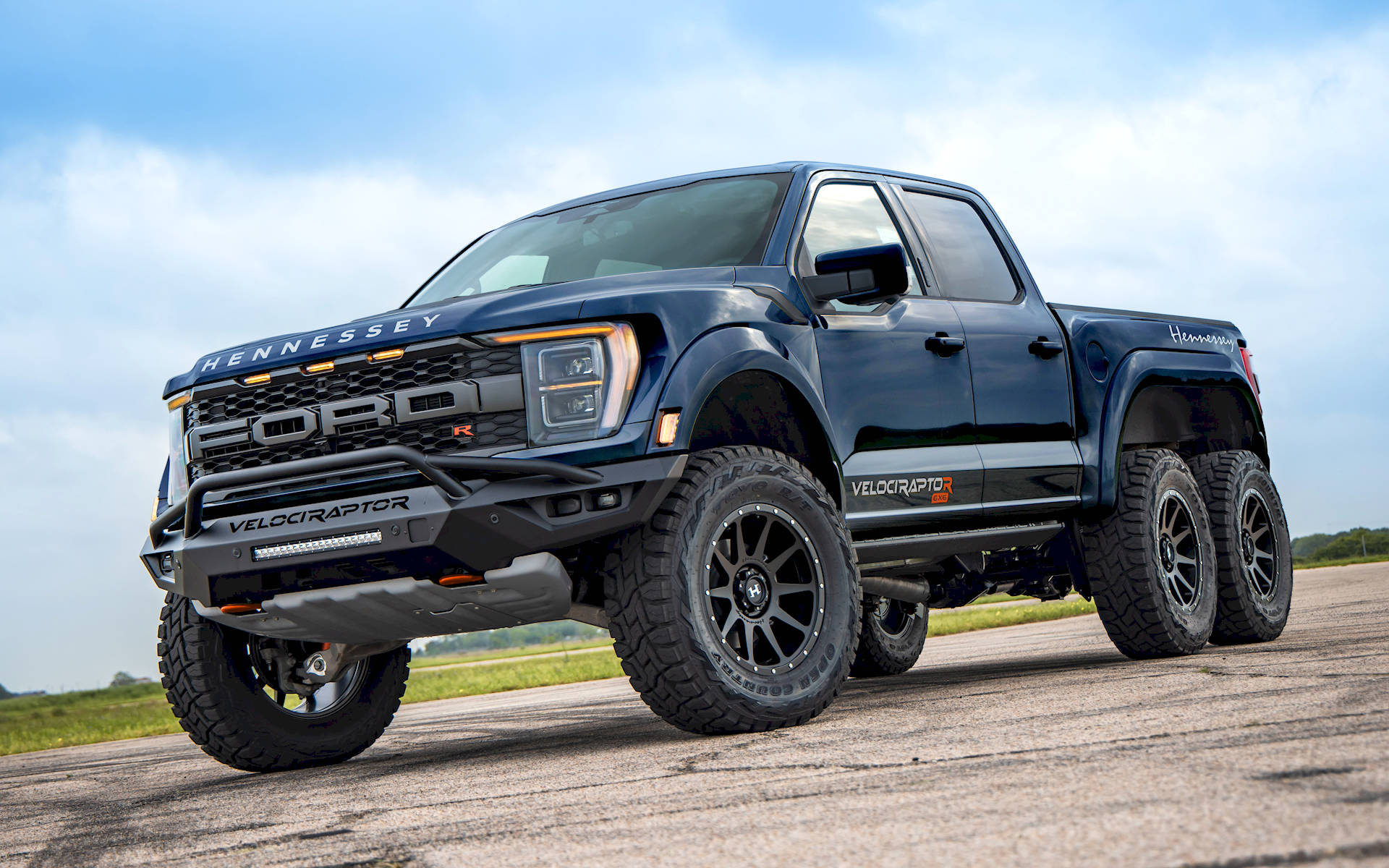 Hennessey-Raptor-R-VelociRaptoR-6x6-Print-1.jpg