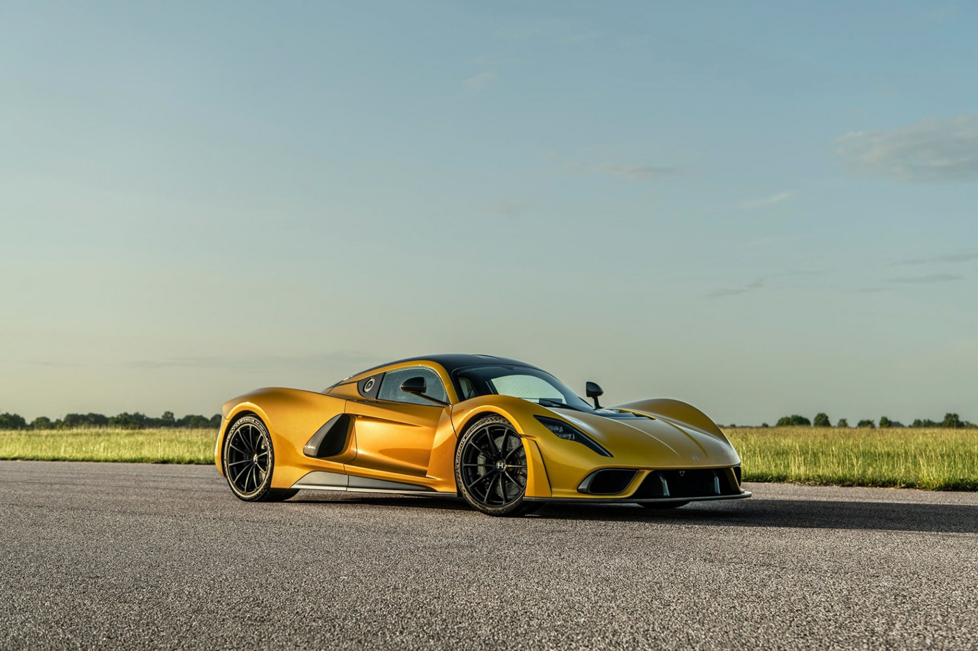 Hennessey-trưng-bày-bộ-đôi-hypercar-Venom-F5-tại-triển-lãm-The-Quail (22).jpg