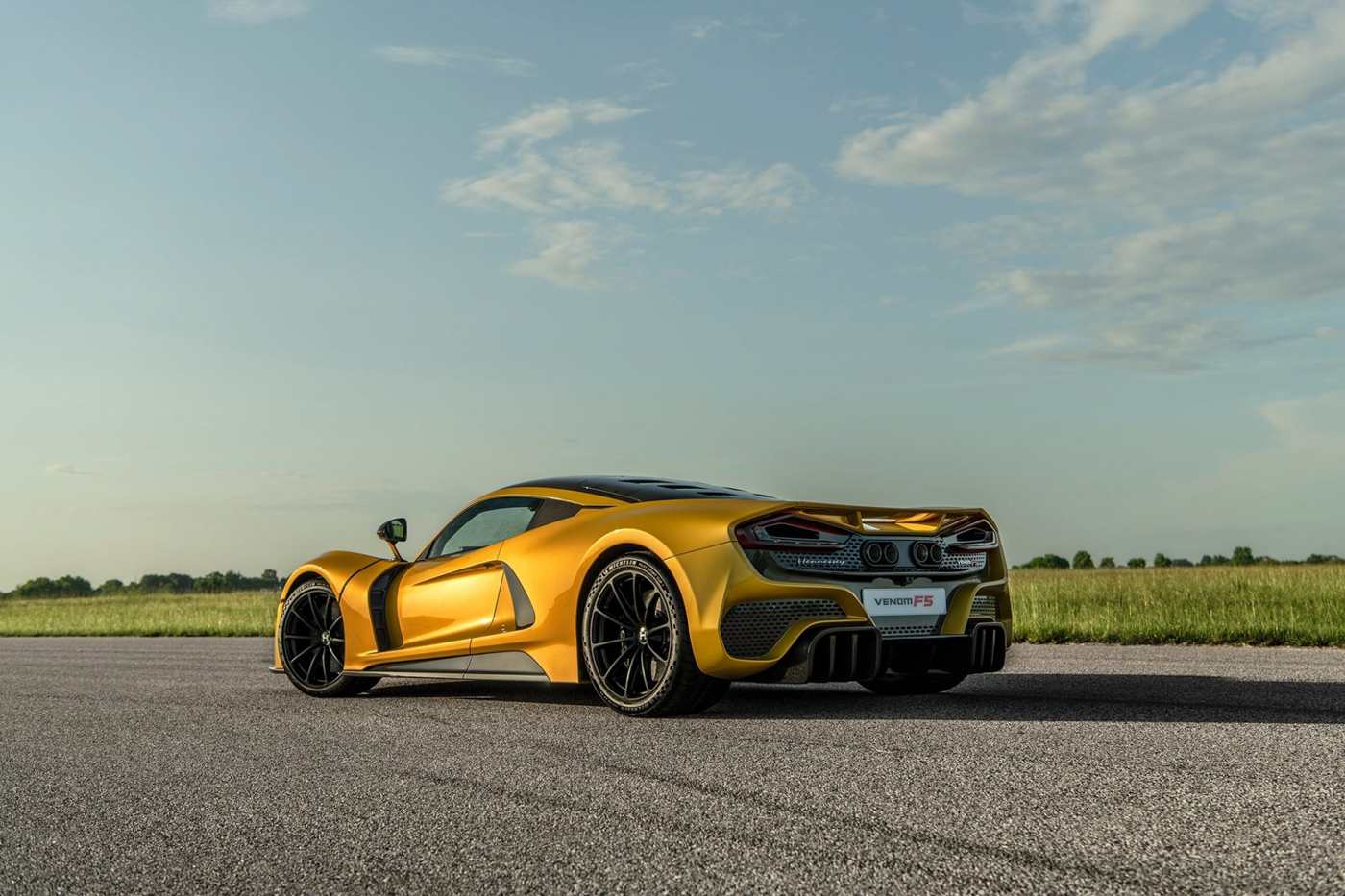 Hennessey-trưng-bày-bộ-đôi-hypercar-Venom-F5-tại-triển-lãm-The-Quail (23).jpg