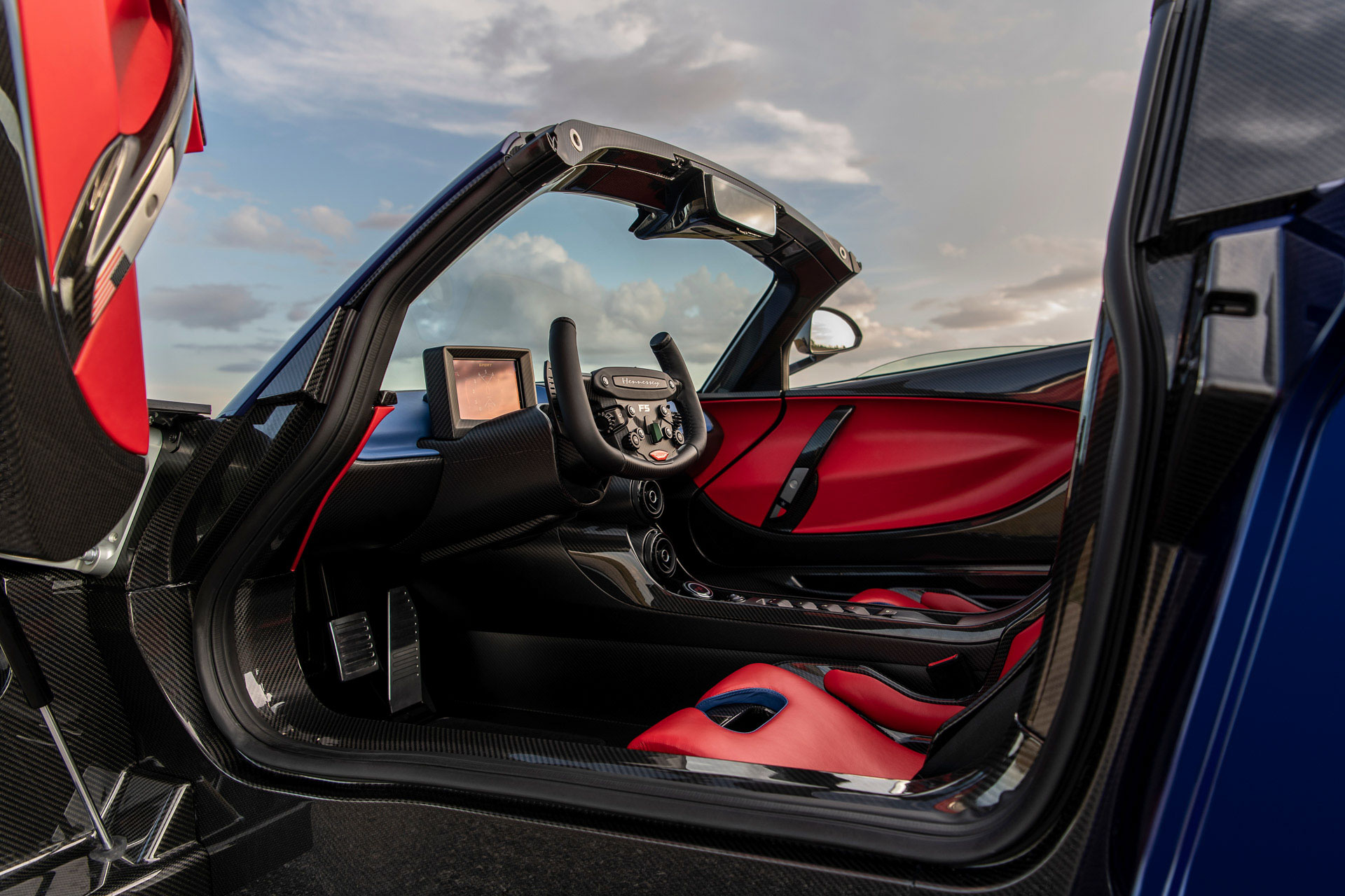 Hennessey Venom  F5 Roadster (1).JPG