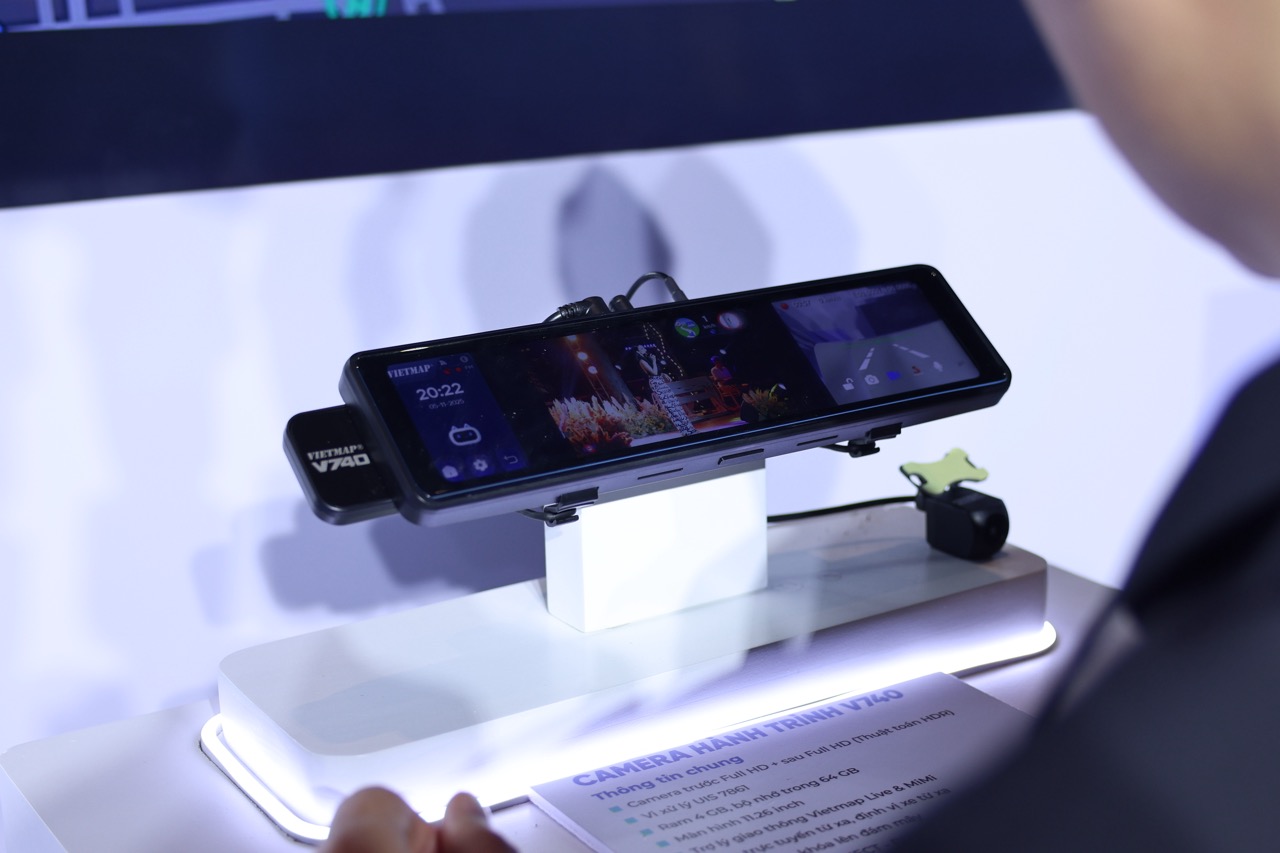 Hình ảnh đầu tiên về camera hành trình V740 được hé lộ Large.jpeg