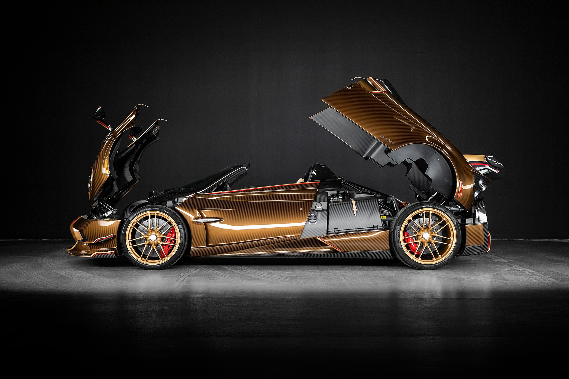 Huayra Roadster BC Supernova (1).jpg