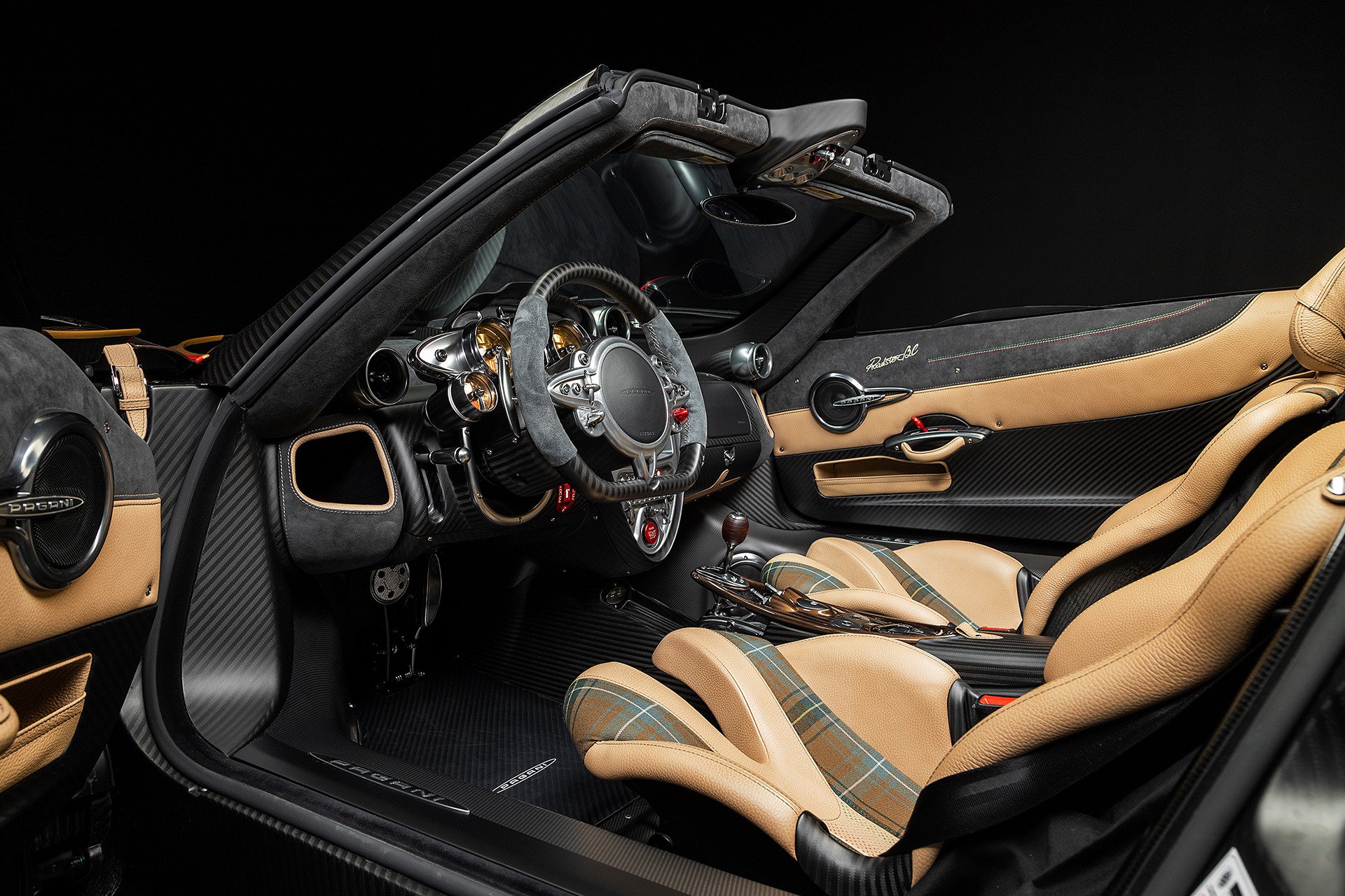 Huayra Roadster BC Supernova (6).jpg