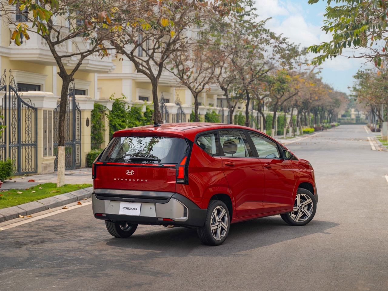 Hyundai NEW Stargazer-10 Large.jpeg