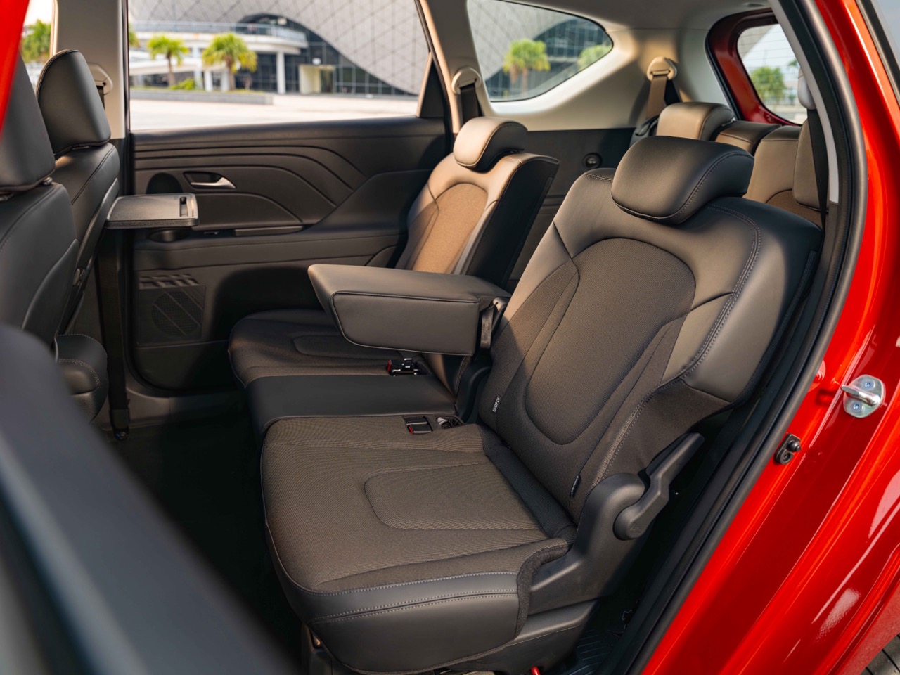 Hyundai NEW Stargazer-18 Large.jpeg