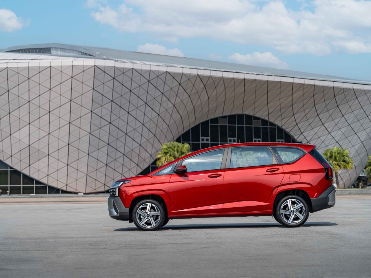 Hyundai NEW Stargazer-2 Large.jpeg