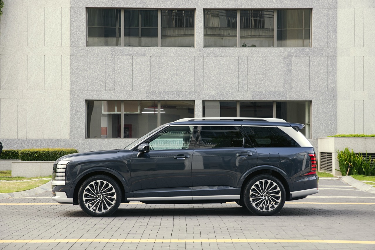 HYUNDAI PALISADE 7 Large.jpeg