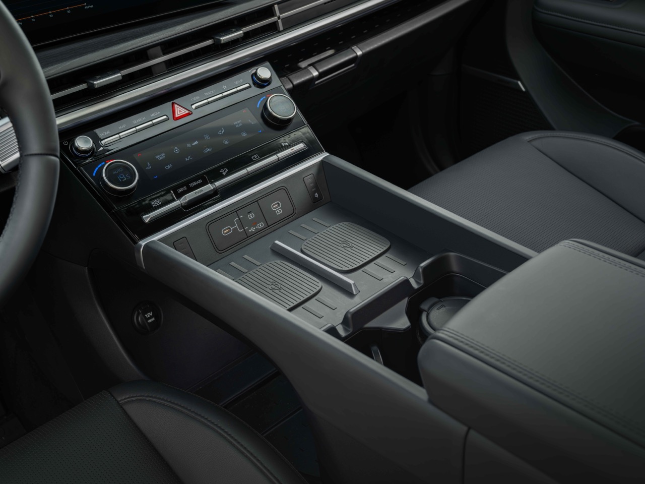 Hyundai Santa Fe Hybrid - 14 Large.jpeg