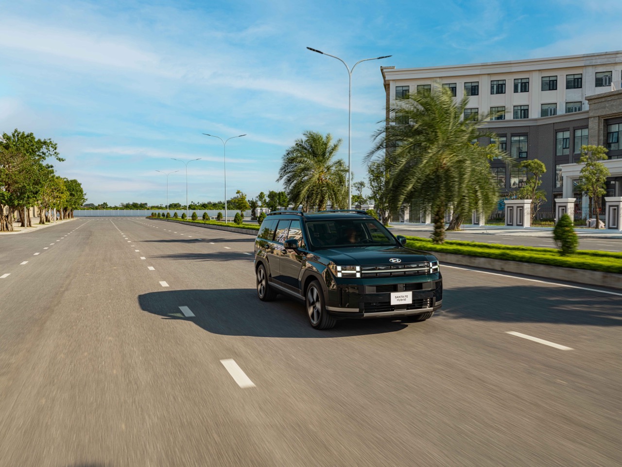 Hyundai Santa Fe Hybrid - 2 Large.jpeg