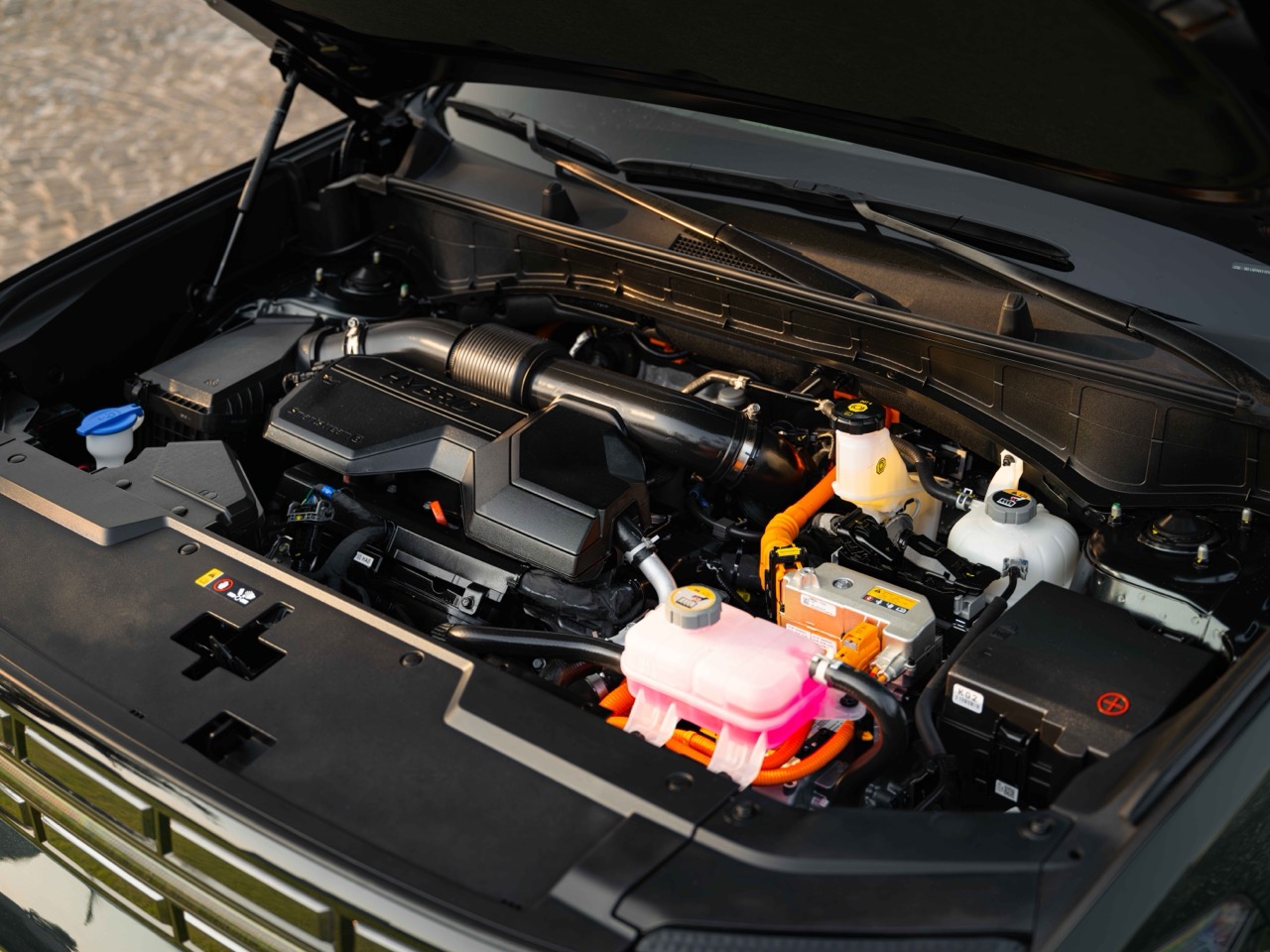 Hyundai Santa Fe Hybrid - 20 Large.jpeg