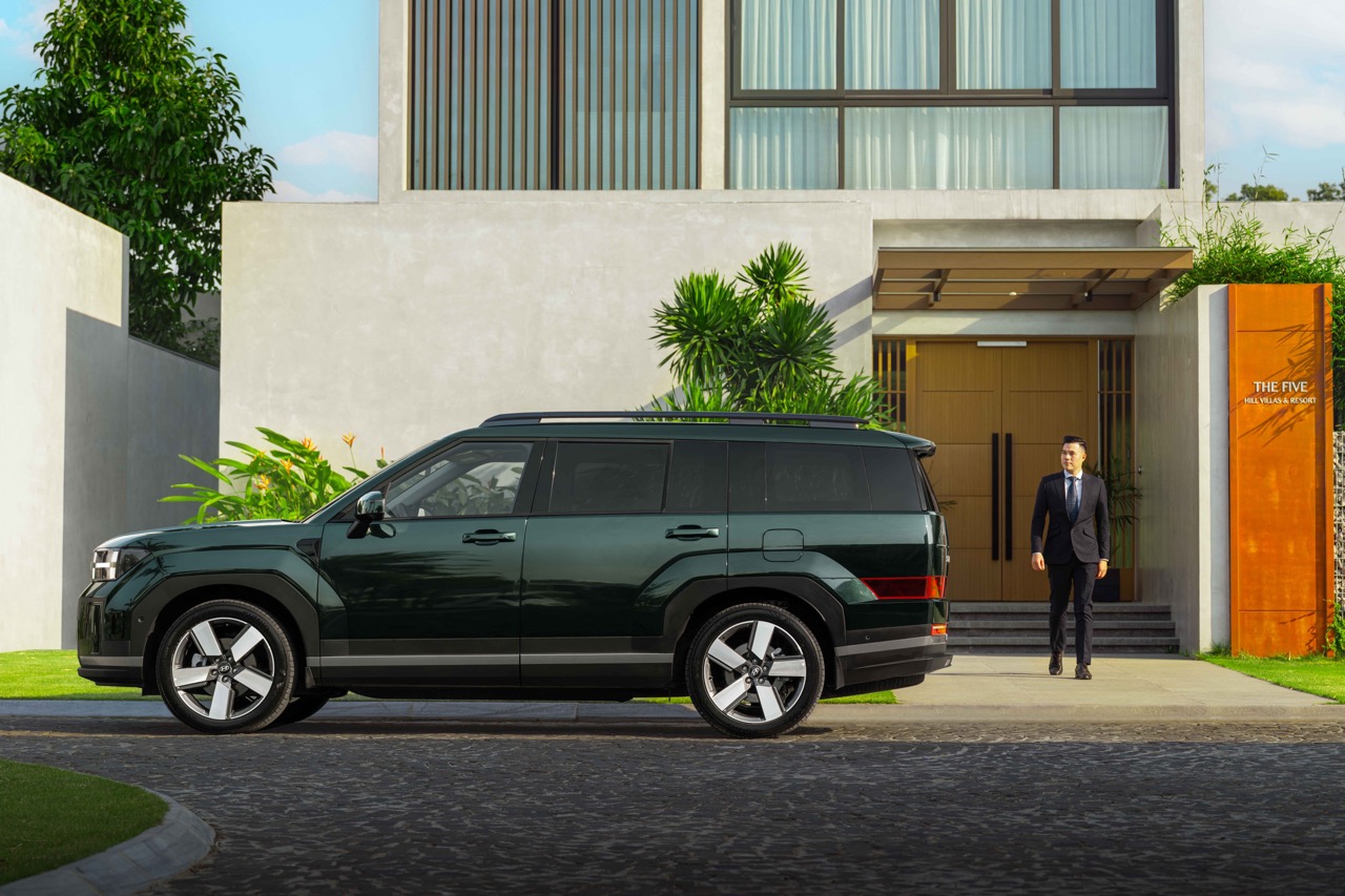 Hyundai Santa Fe Hybrid - 9 Large.jpeg