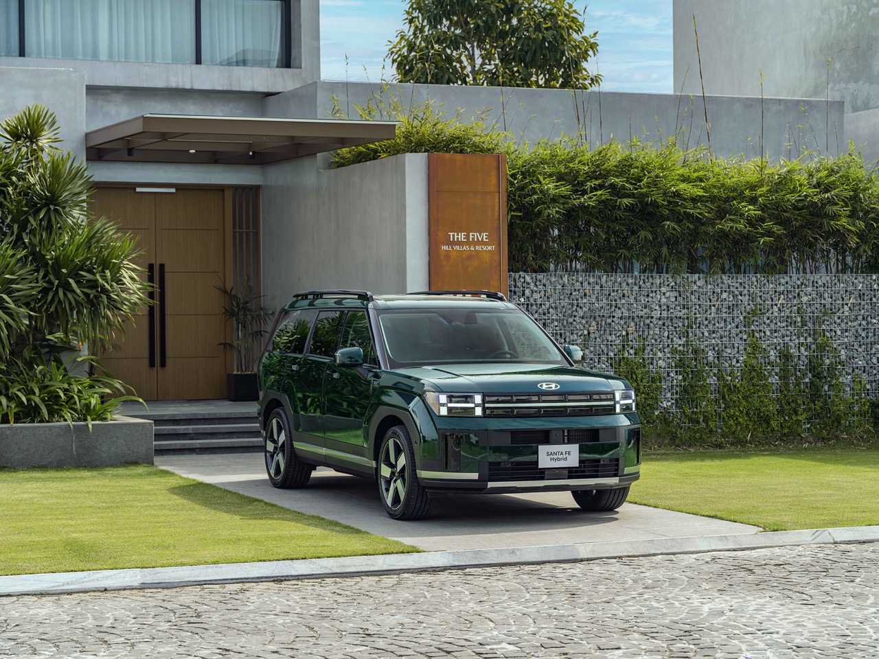 Hyundai Santa Fe Hybrid Large.jpeg