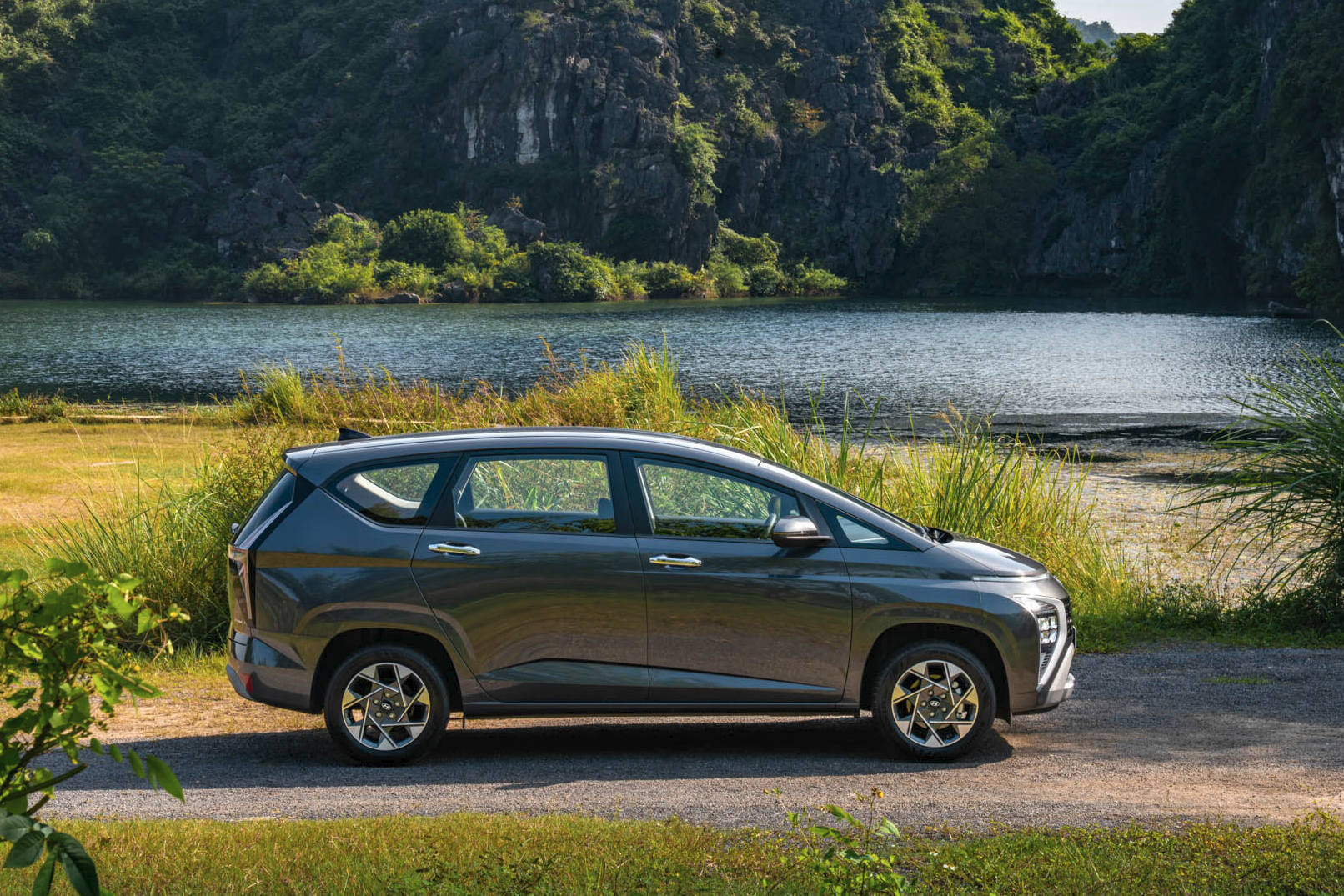 Hyundai Stargazer - 10.jpg