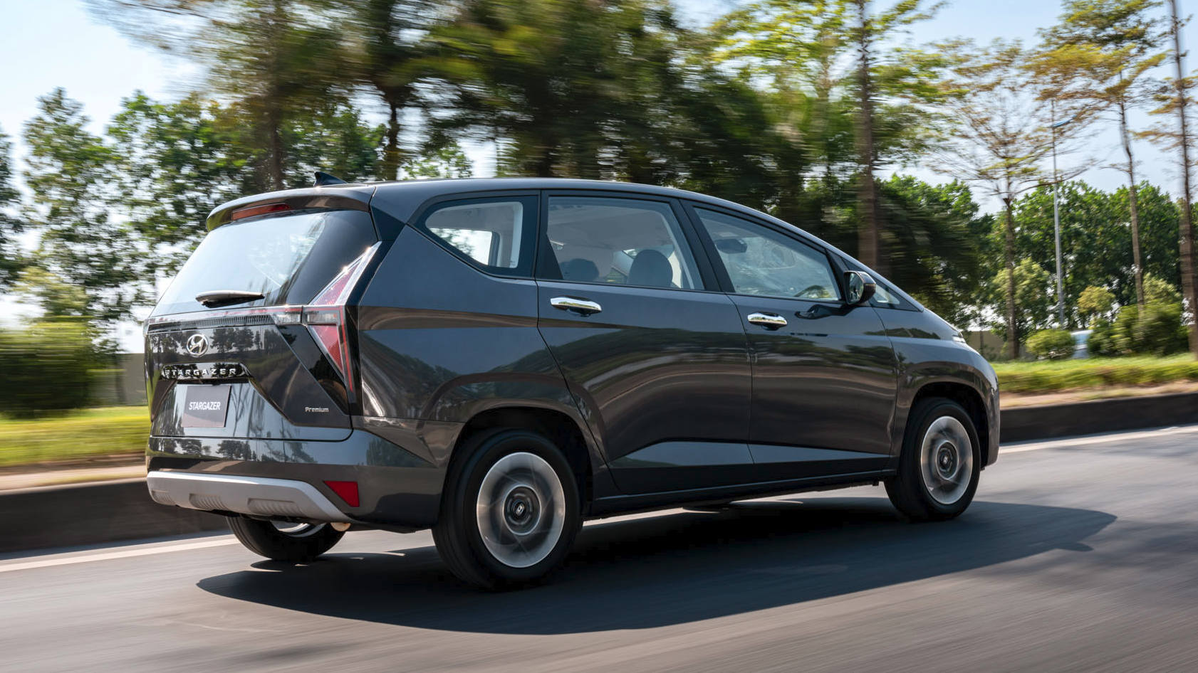Hyundai Stargazer - 14.jpg