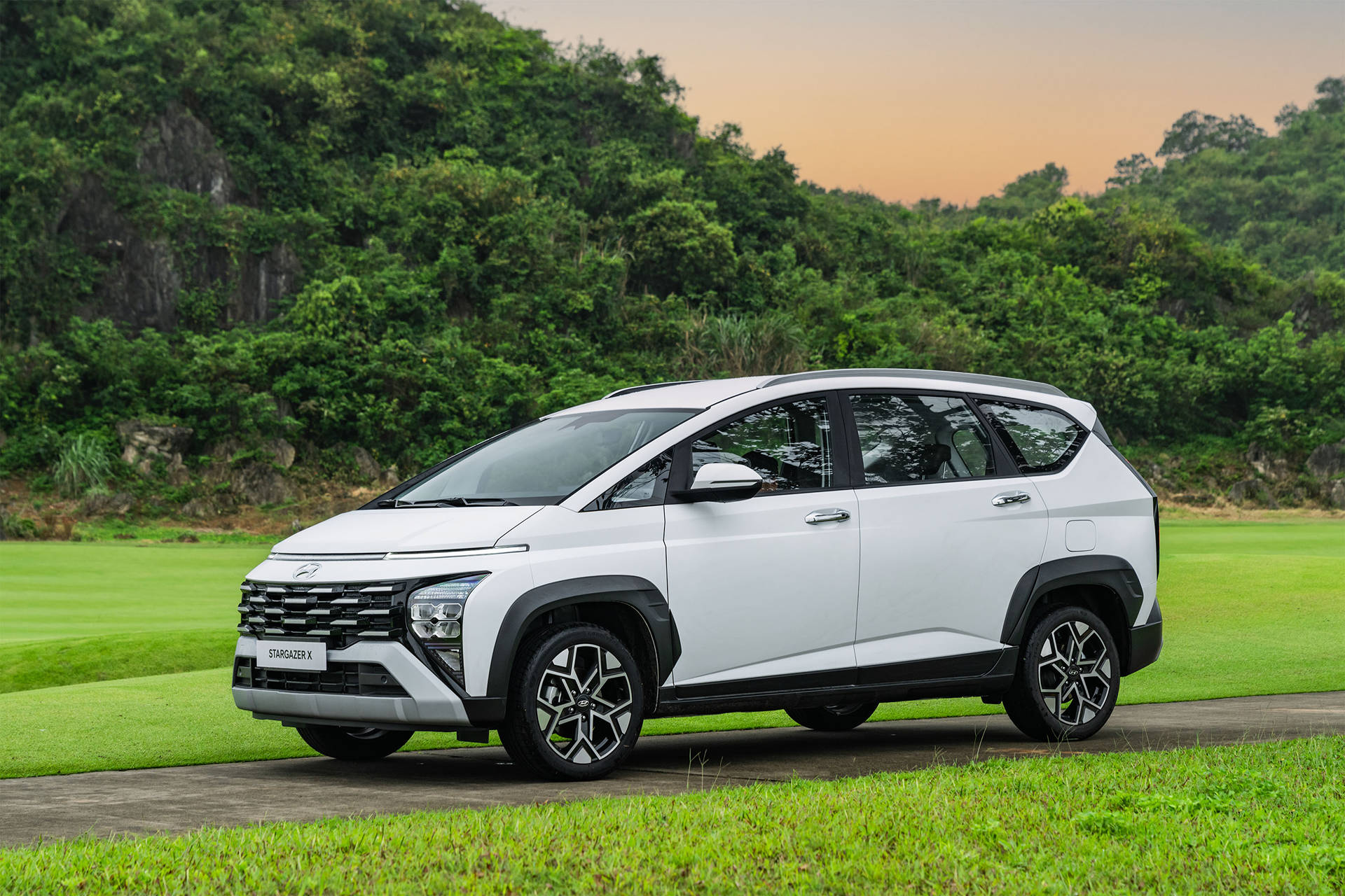 Hyundai-Stargazer-X-5.jpg