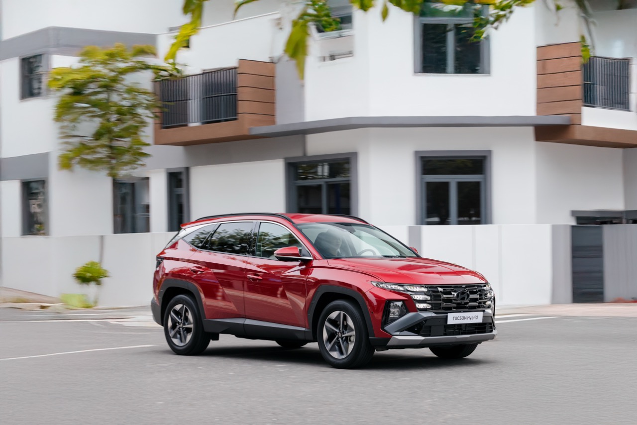Hyundai Tucson-14 Large.jpeg