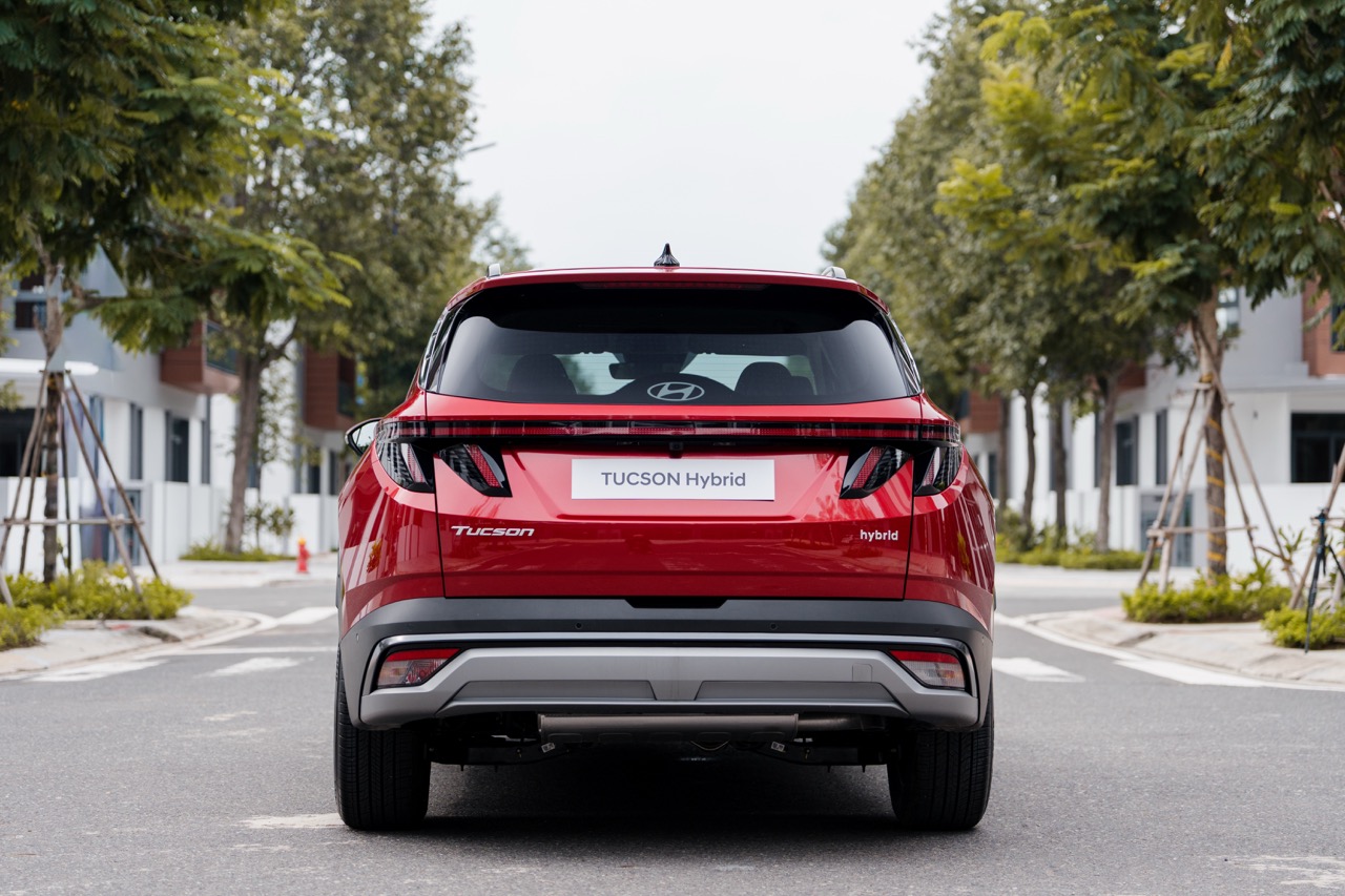 Hyundai Tucson-5 Large.jpeg
