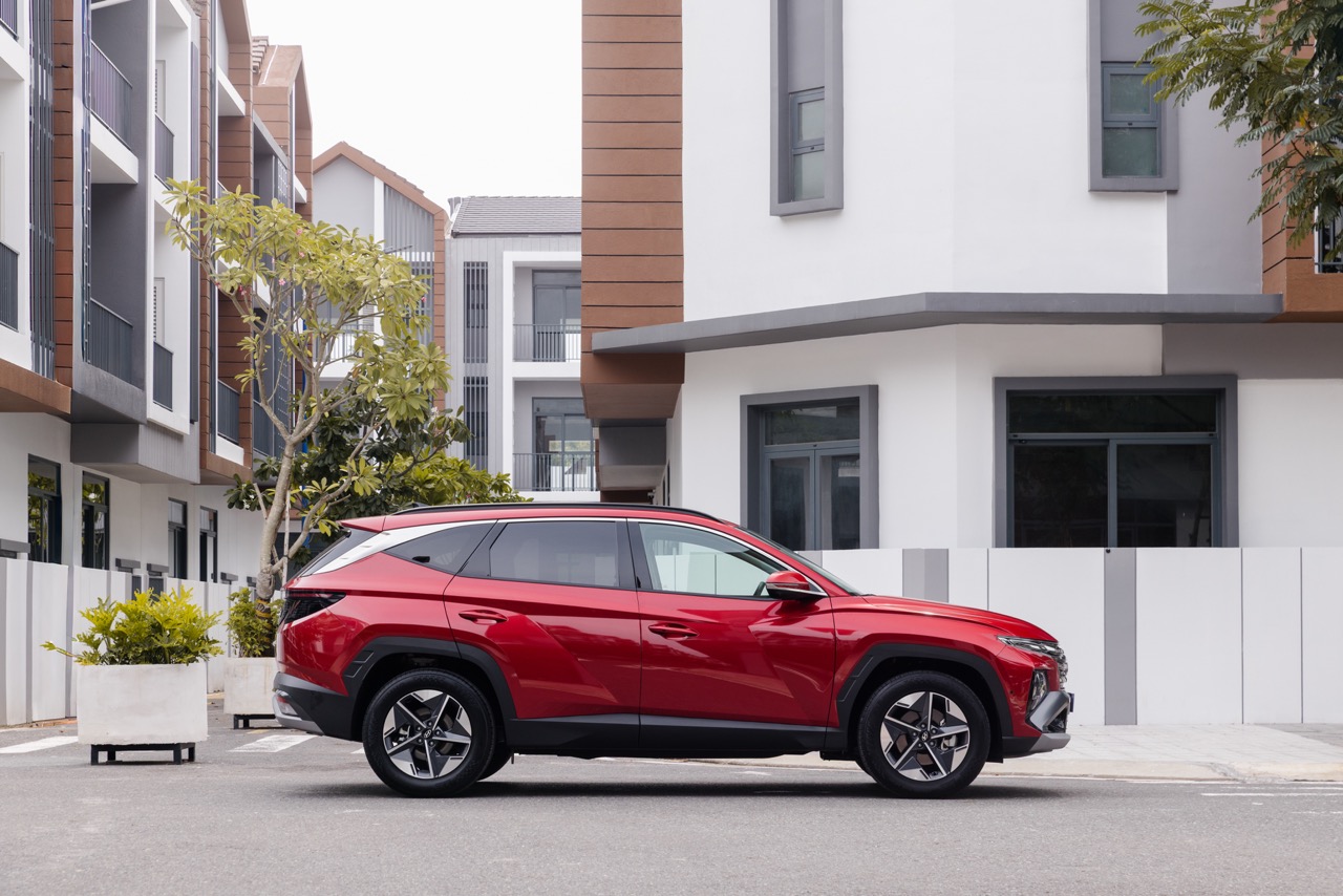 Hyundai Tucson-6 Large.jpeg