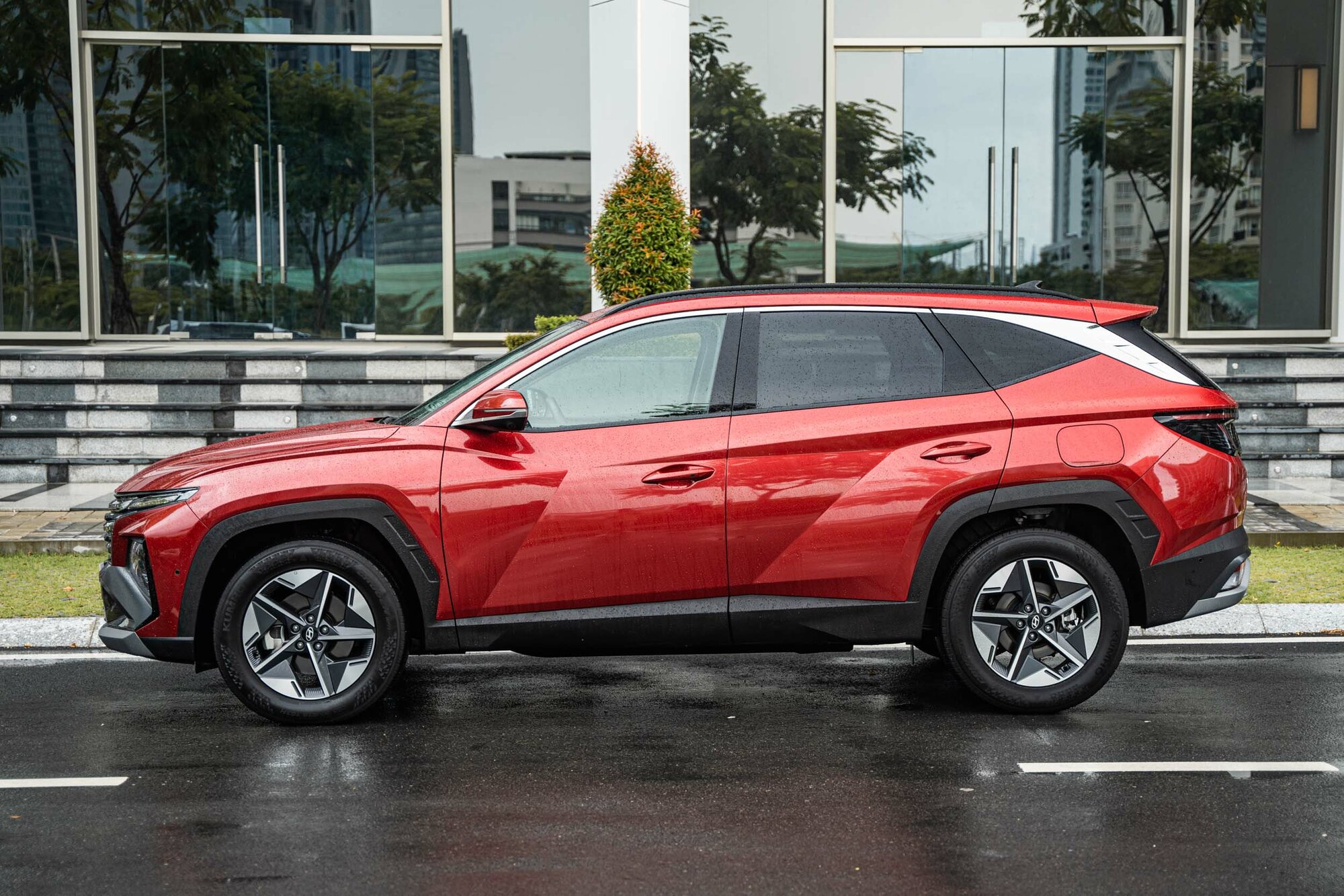 Hyundai-Tucson-Hybrid (2).jpg