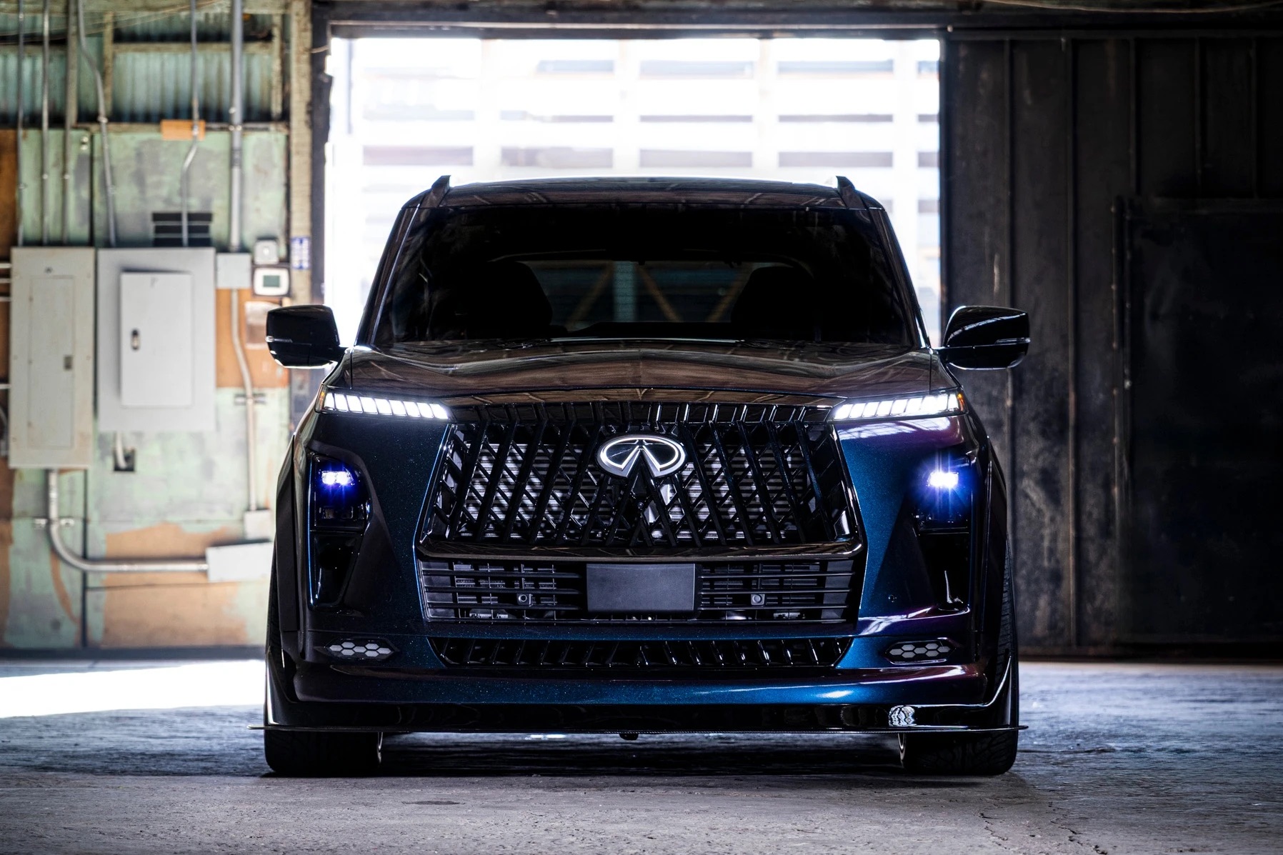 Infiniti_QX80_R_Spec_1.jpg