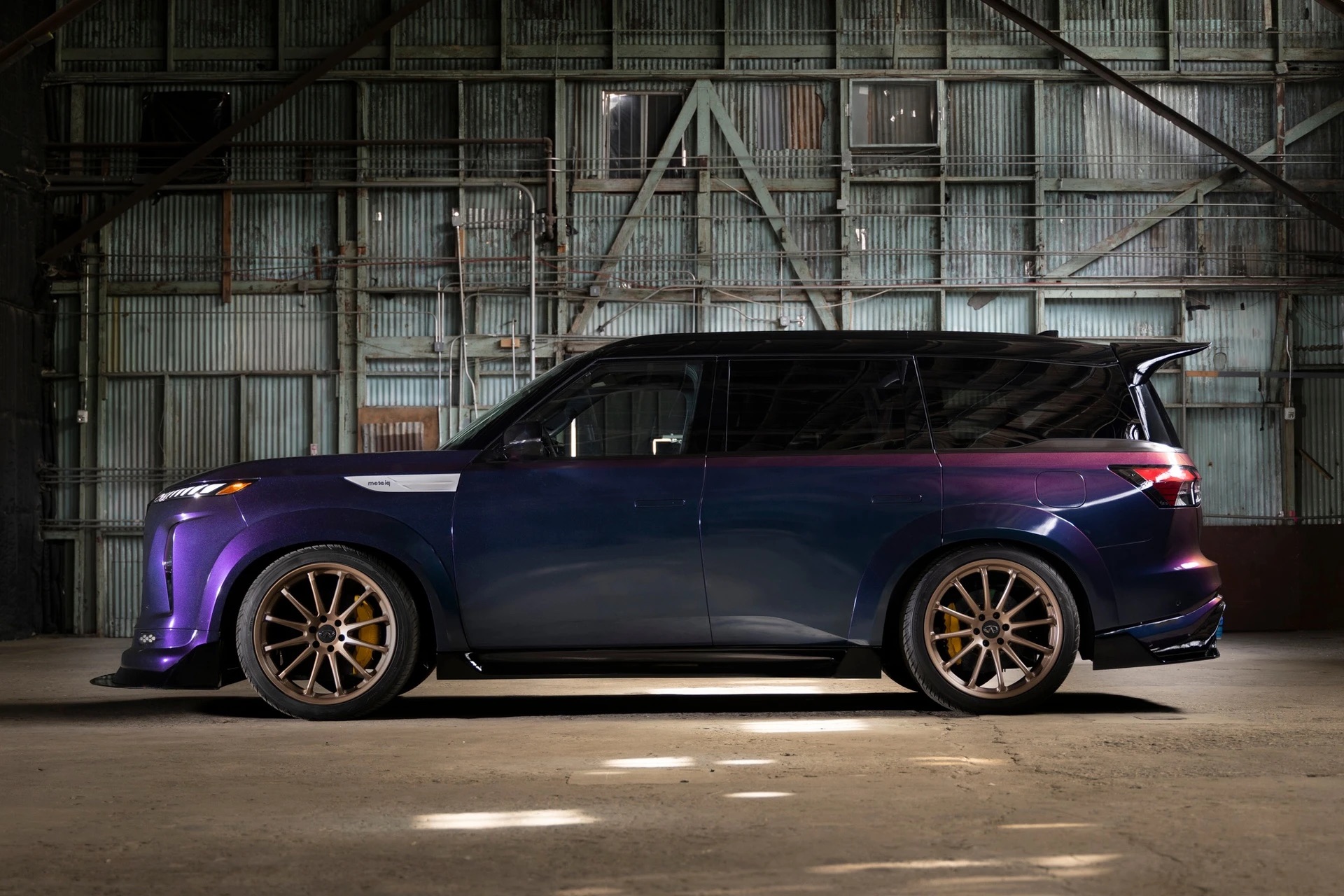 Infiniti_QX80_R_Spec_3.jpg